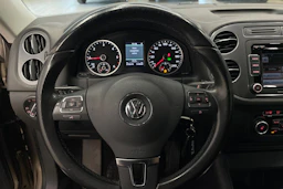 Ruskea (beige) Volkswagen Tiguan 2013 kuva 16.