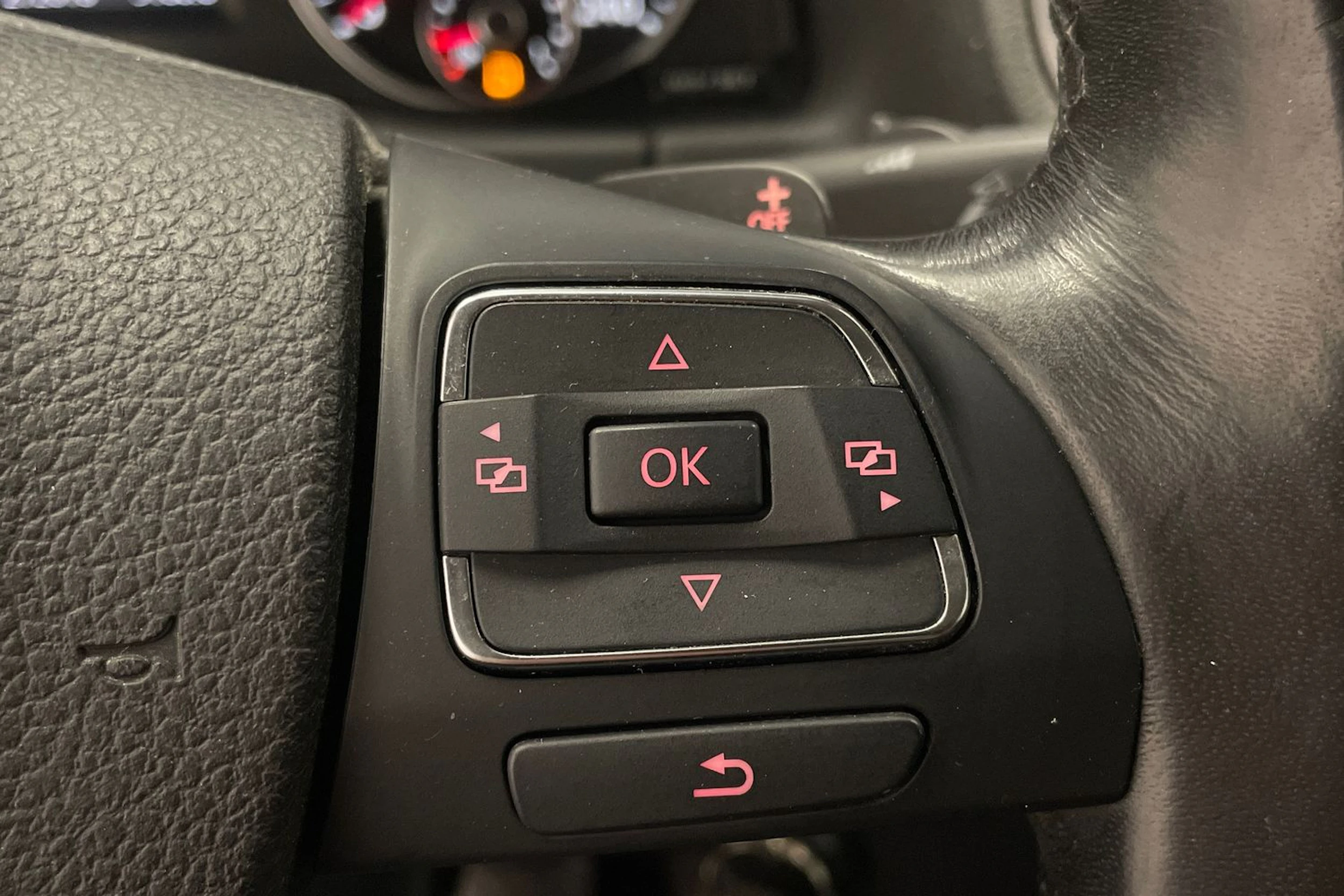 Ruskea (beige) Volkswagen Tiguan 2013 kuva 18.