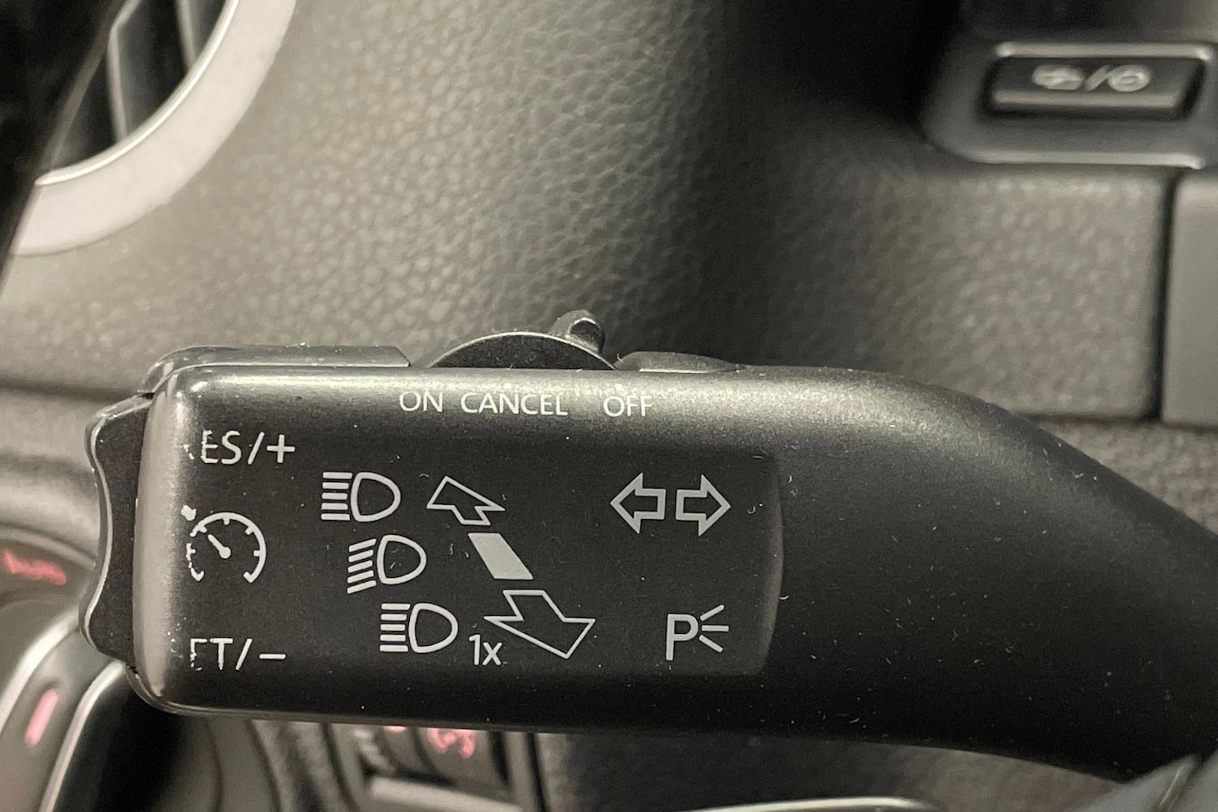 Ruskea (beige) Volkswagen Tiguan 2013 kuva 19.