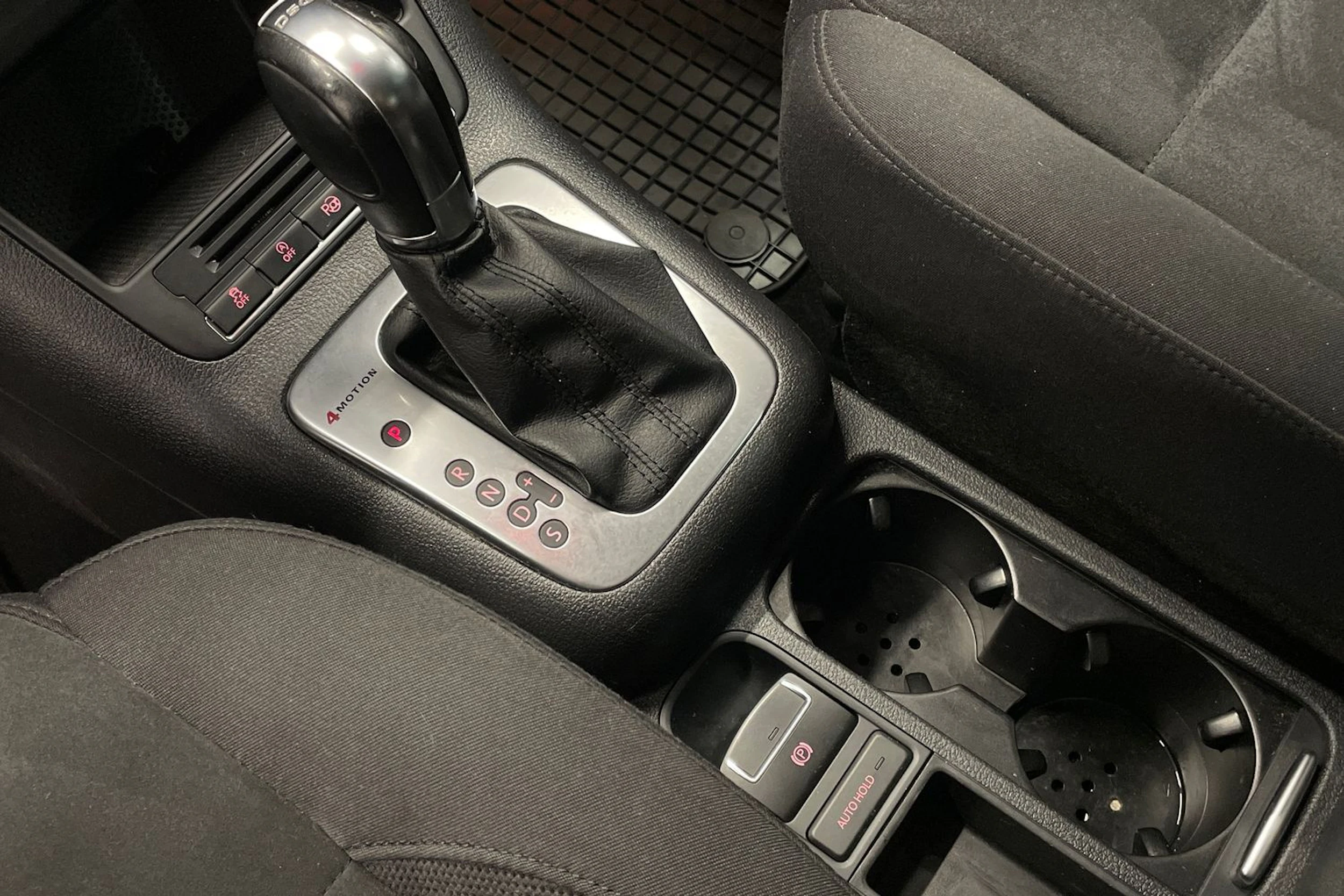 Ruskea (beige) Volkswagen Tiguan 2013 kuva 20.