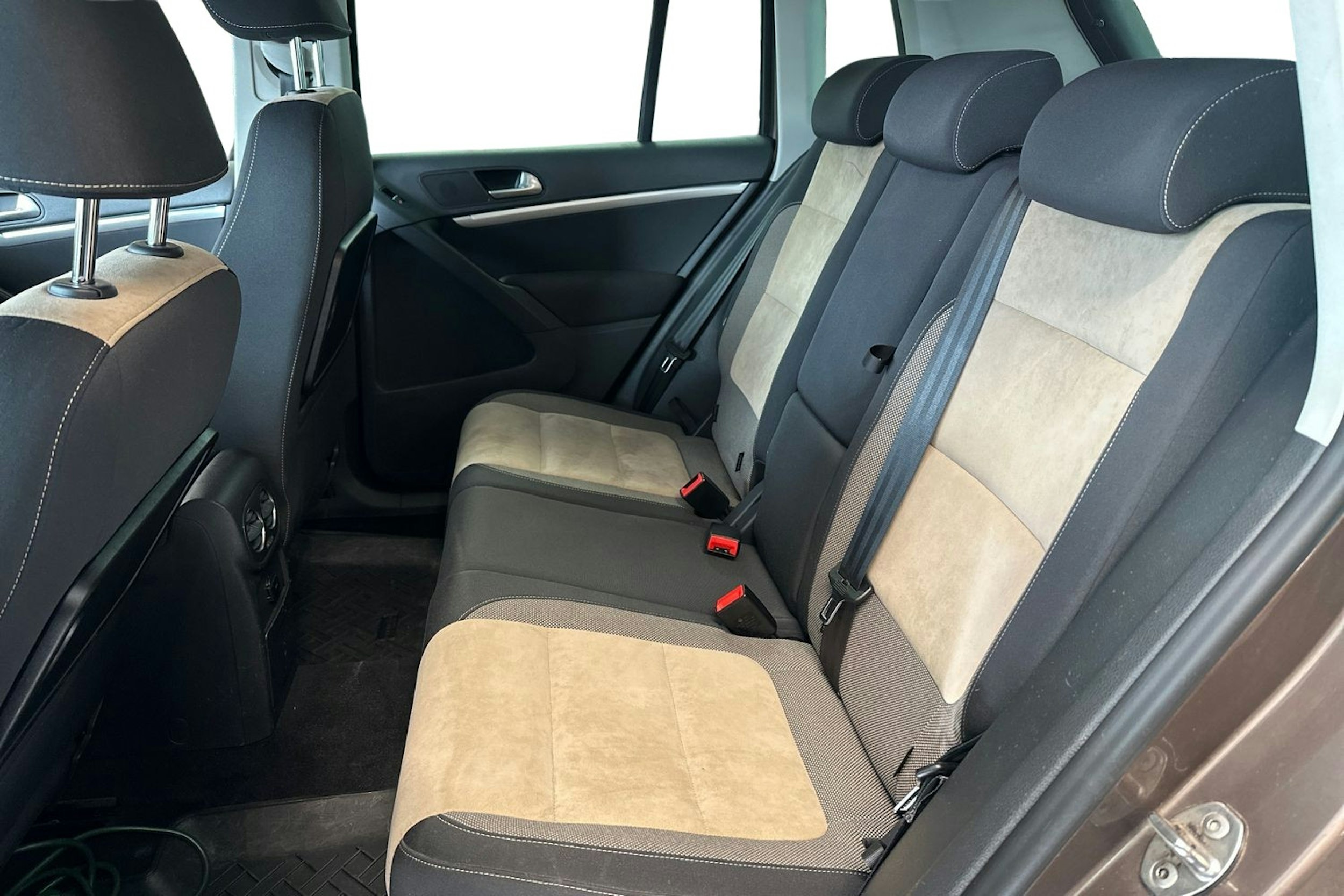 ruskea (beige) Volkswagen Tiguan 2014 kuva 10.