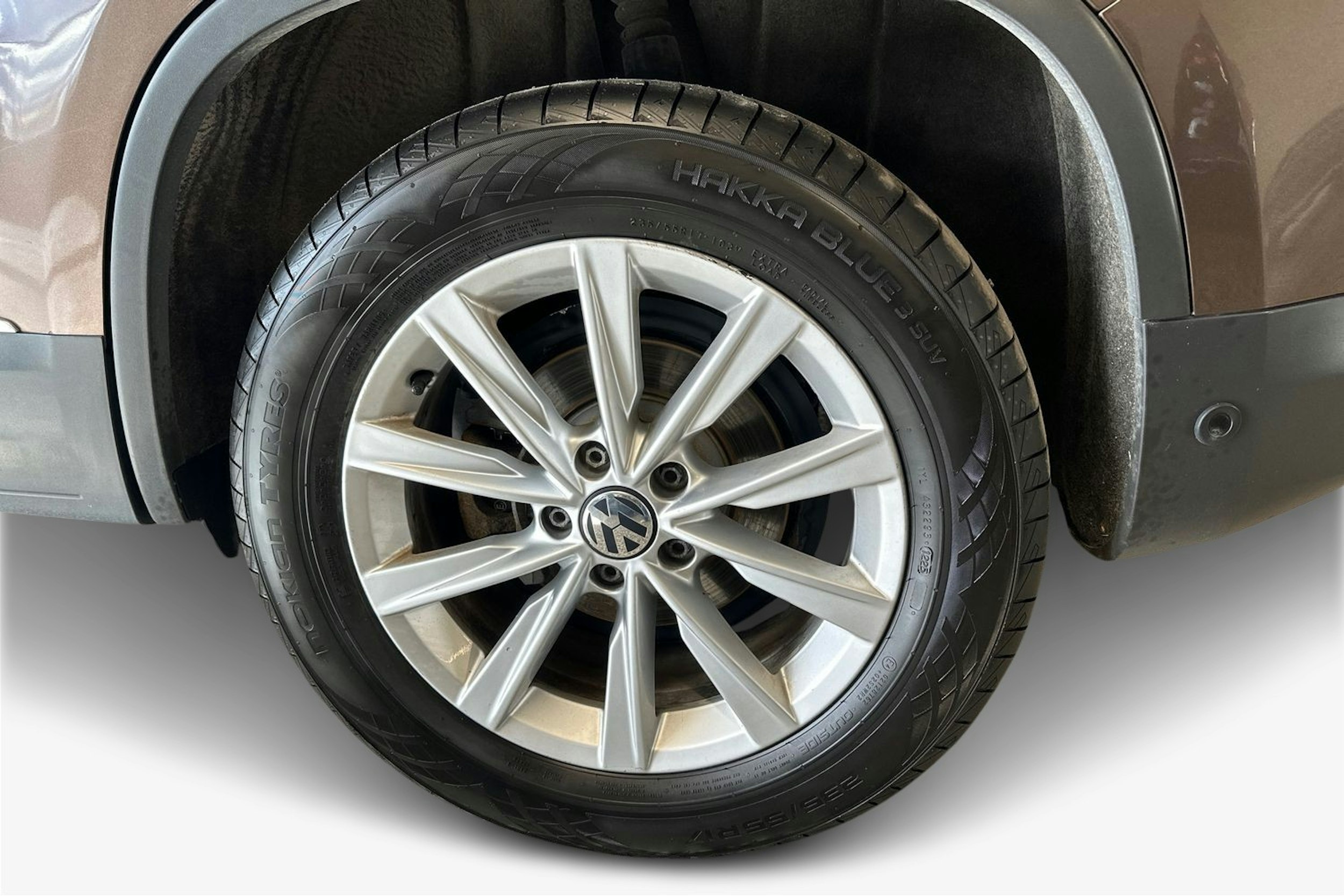 ruskea (beige) Volkswagen Tiguan 2014 kuva 11.