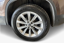 ruskea (beige) Volkswagen Tiguan 2014 kuva 11.