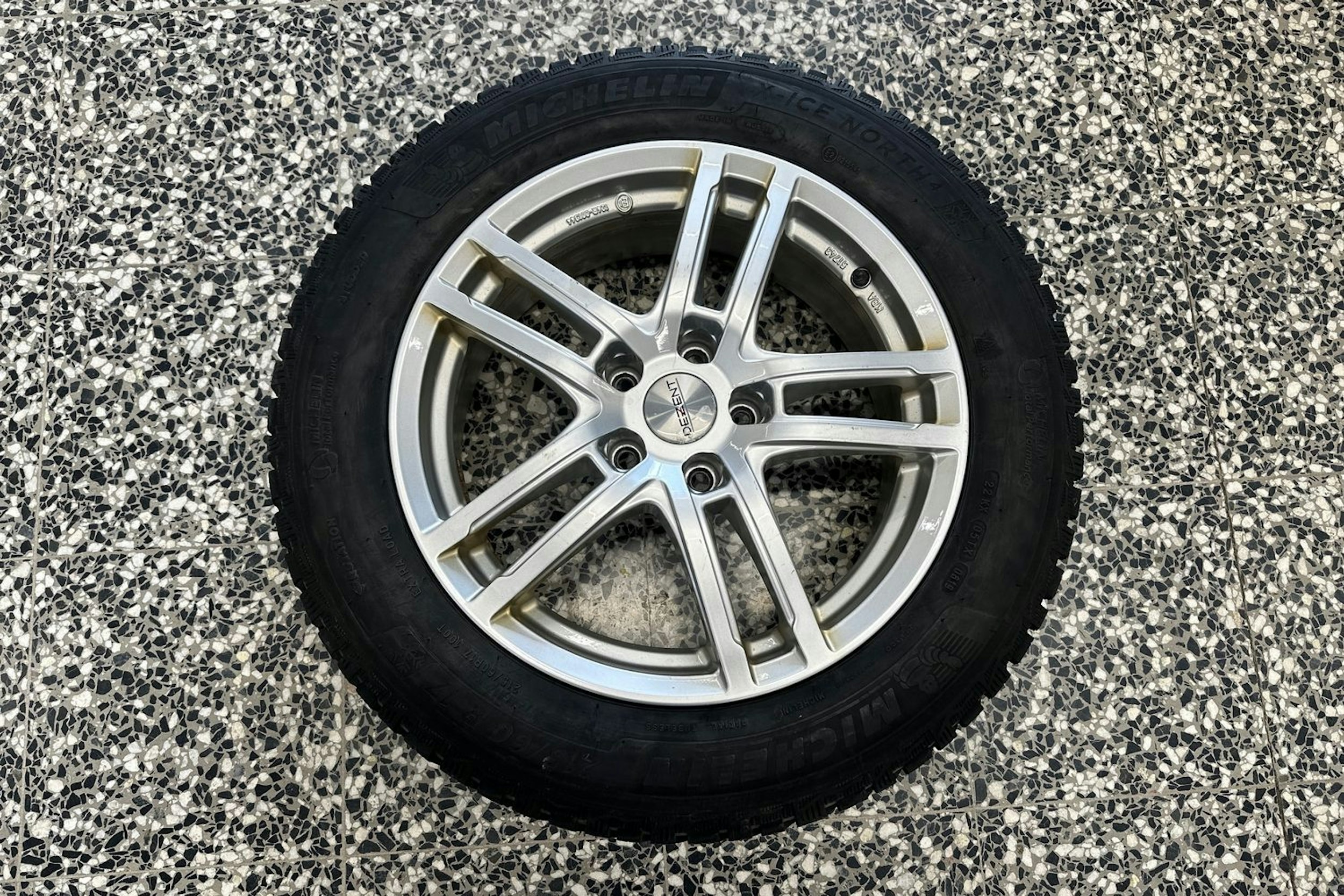 ruskea (beige) Volkswagen Tiguan 2014 kuva 13.