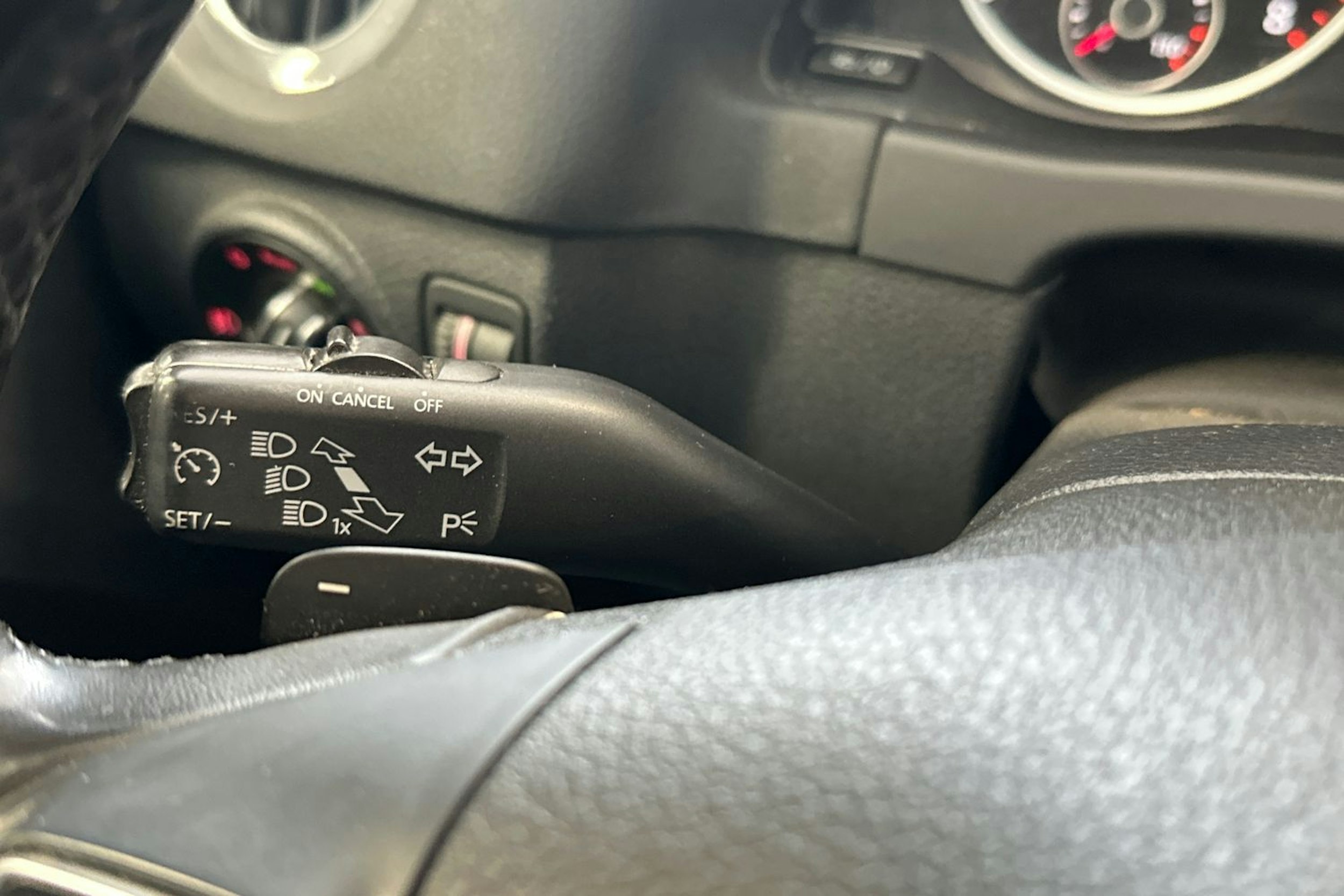 ruskea (beige) Volkswagen Tiguan 2014 kuva 18.