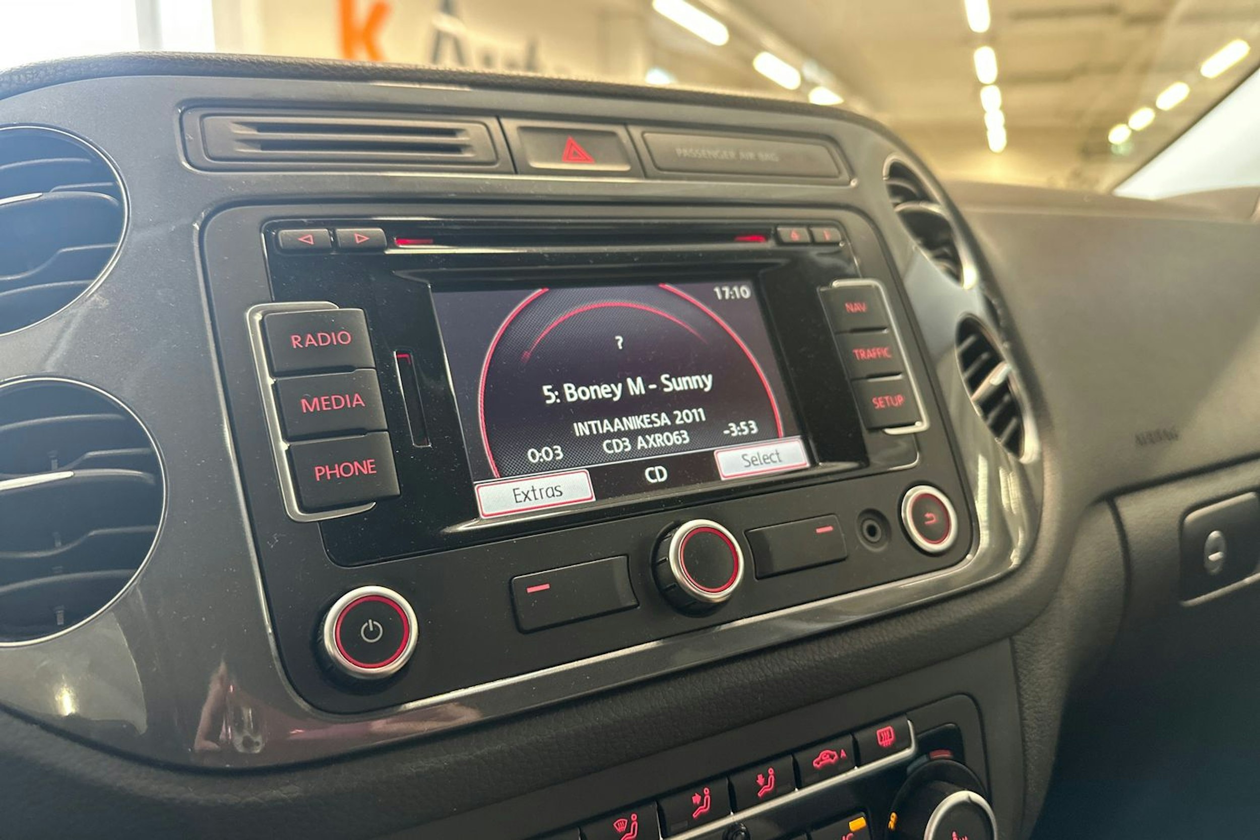 ruskea (beige) Volkswagen Tiguan 2014 kuva 22.