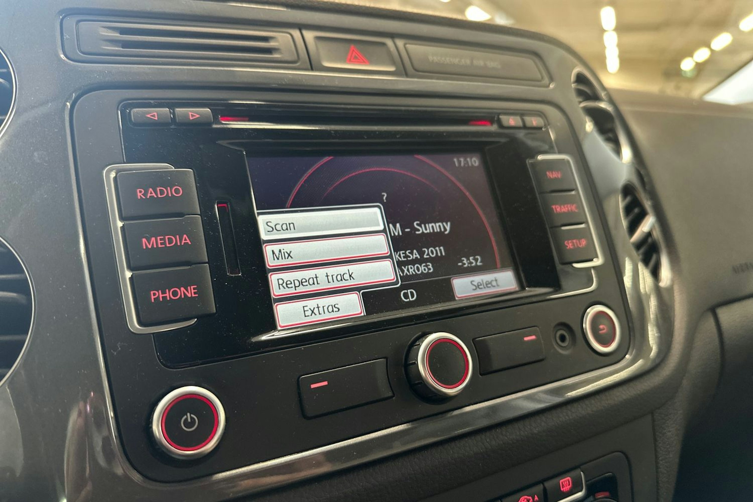 ruskea (beige) Volkswagen Tiguan 2014 kuva 24.