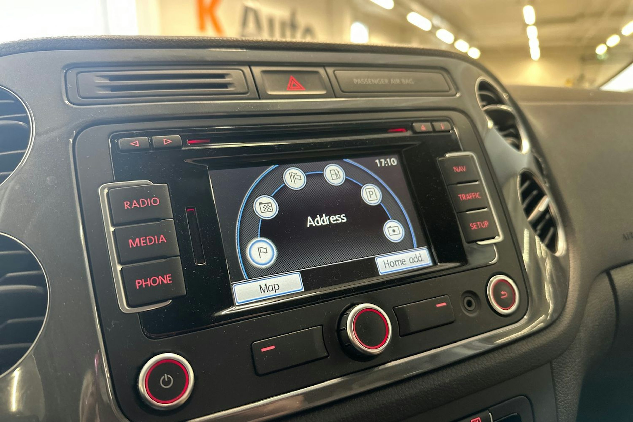ruskea (beige) Volkswagen Tiguan 2014 kuva 26.