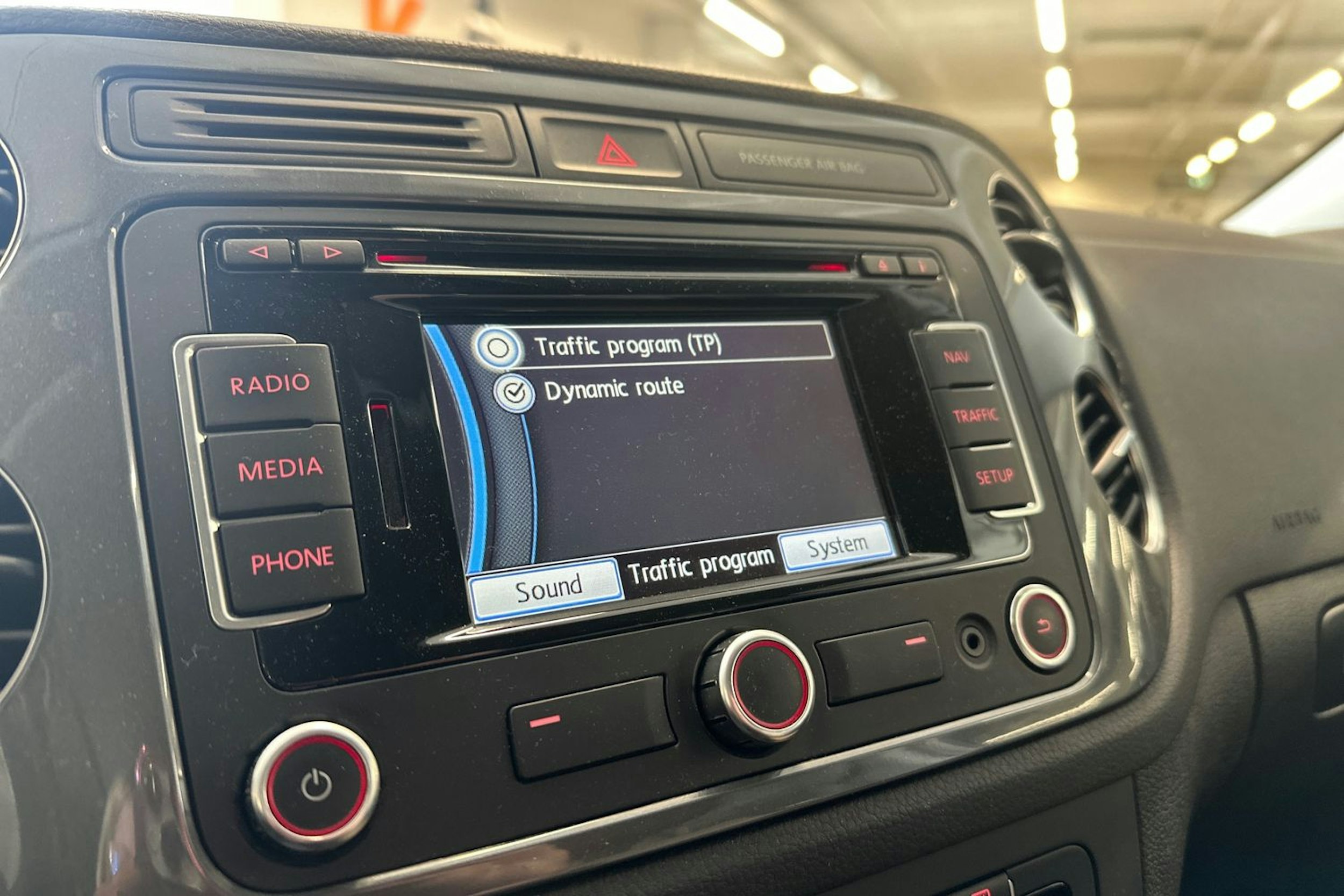 ruskea (beige) Volkswagen Tiguan 2014 kuva 29.