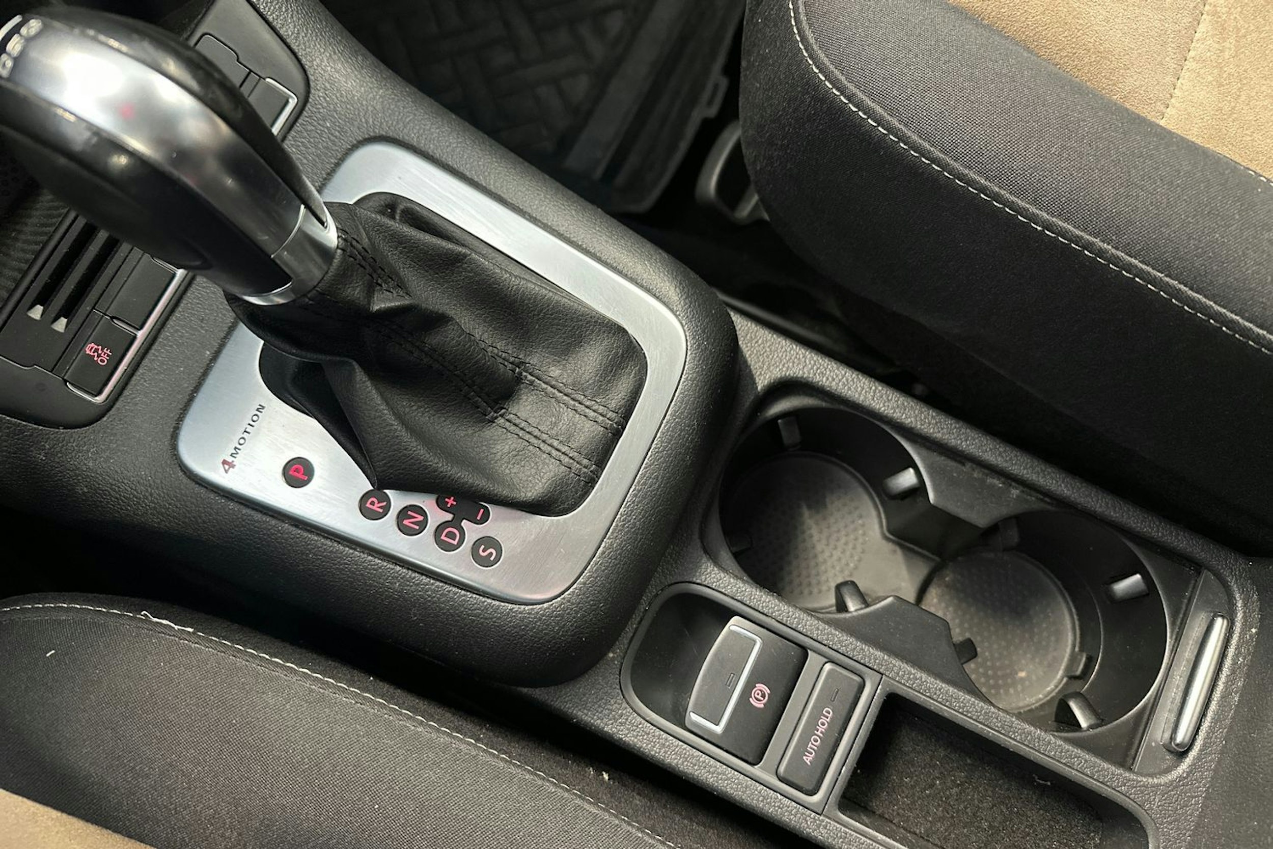 ruskea (beige) Volkswagen Tiguan 2014 kuva 32.