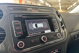 ruskea (beige) Volkswagen Tiguan 2014 kuva 33.