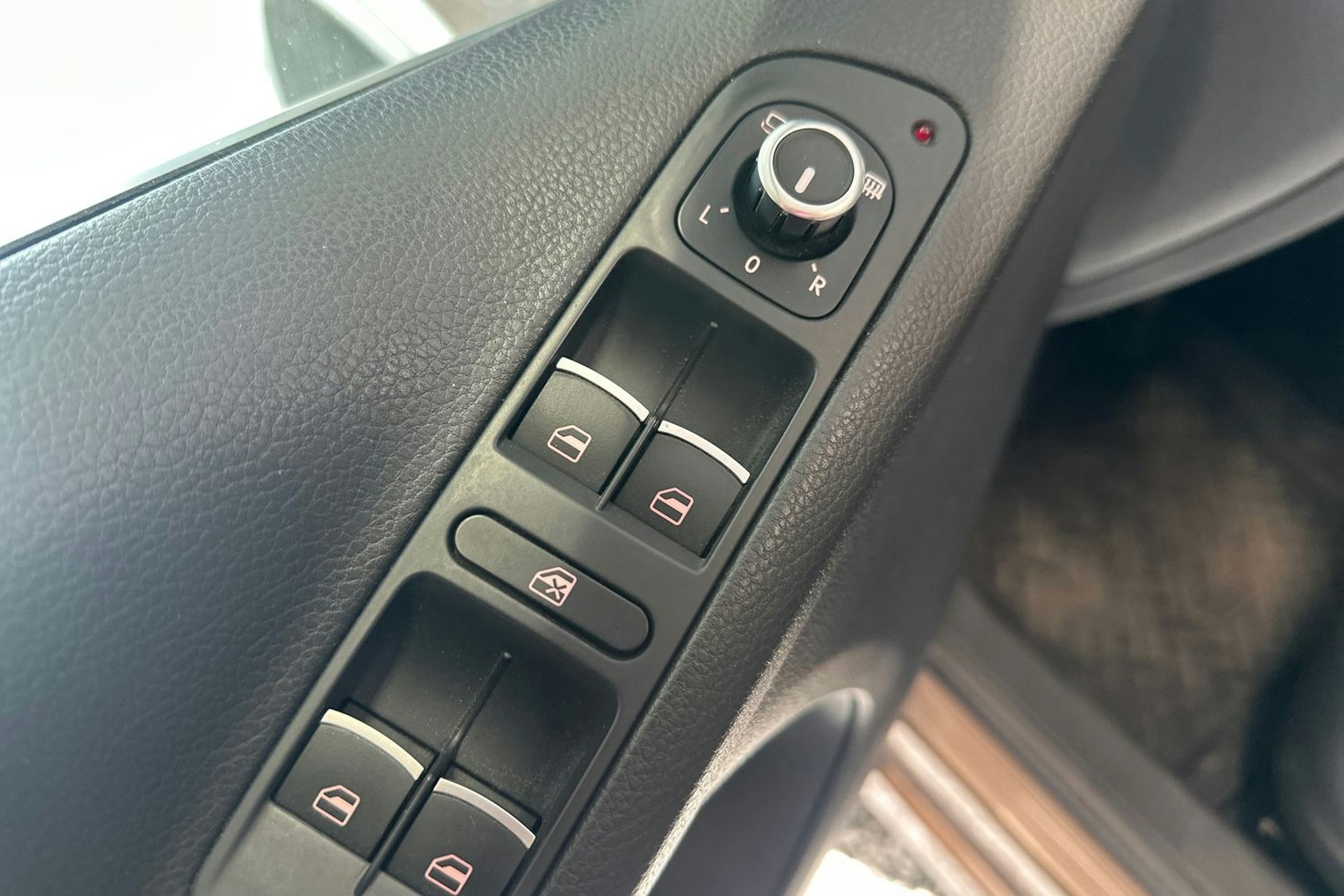 ruskea (beige) Volkswagen Tiguan 2014 kuva 35.