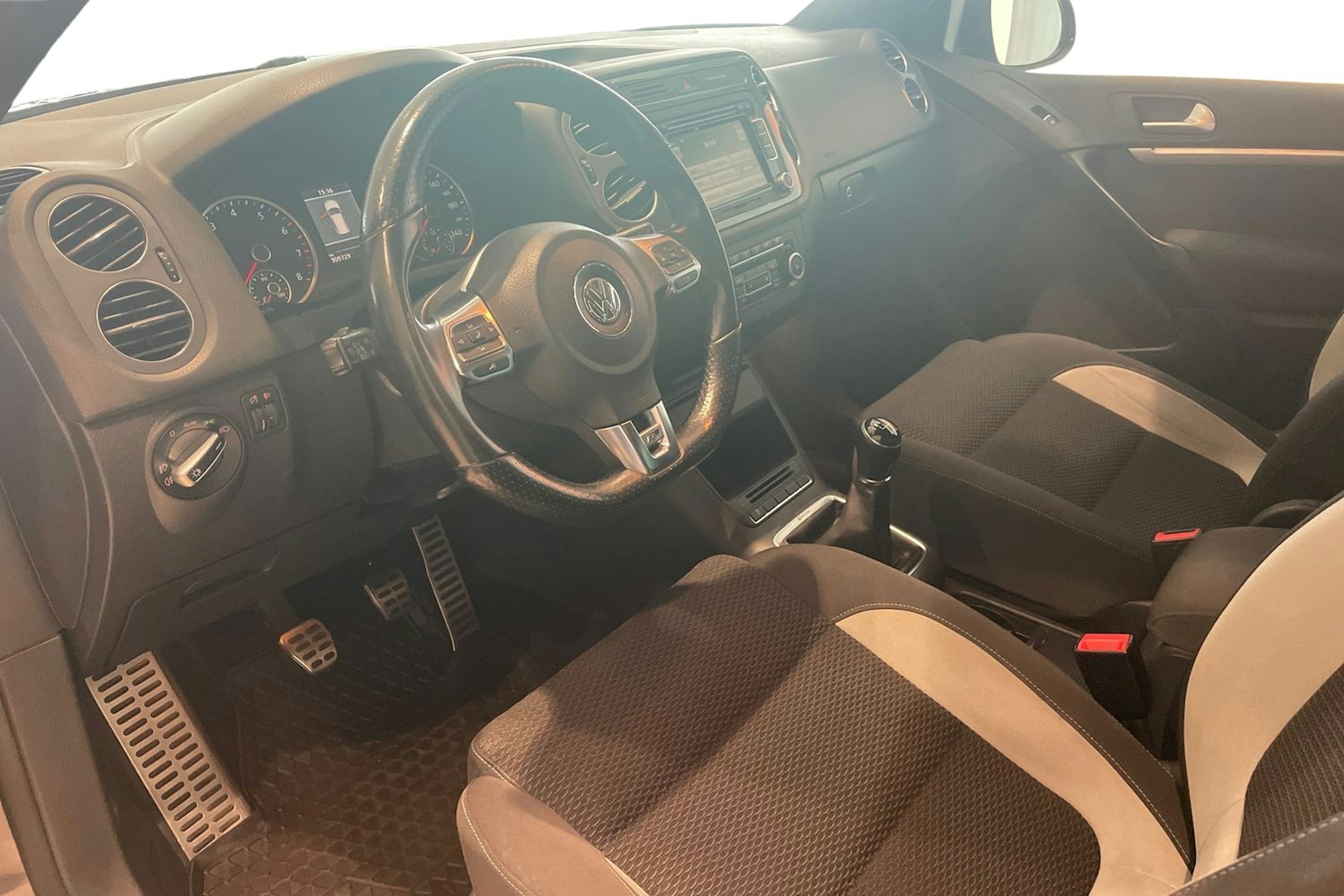 musta Volkswagen Tiguan 2013 kuva 7.