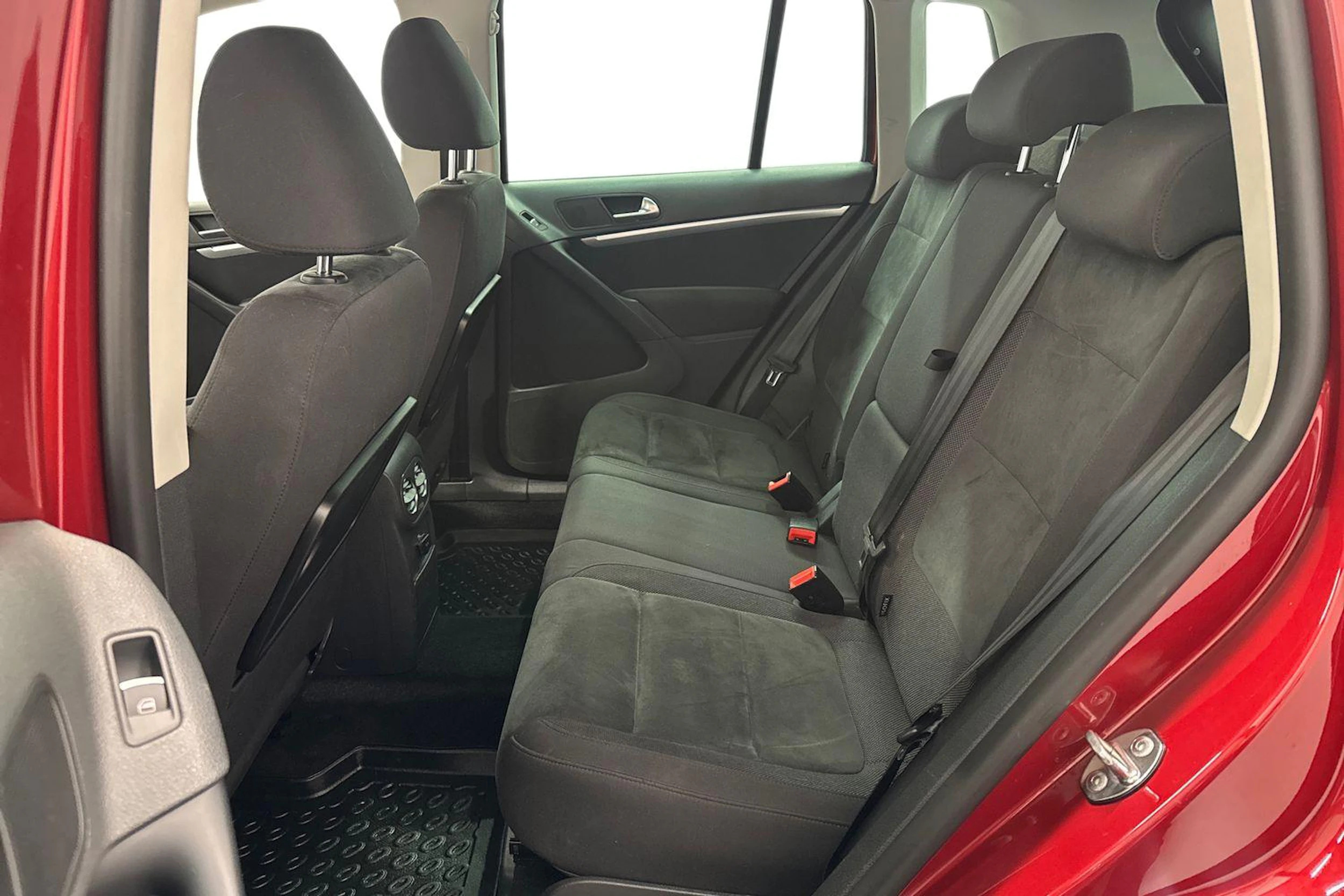 punainen Volkswagen Tiguan 2013 kuva 11.