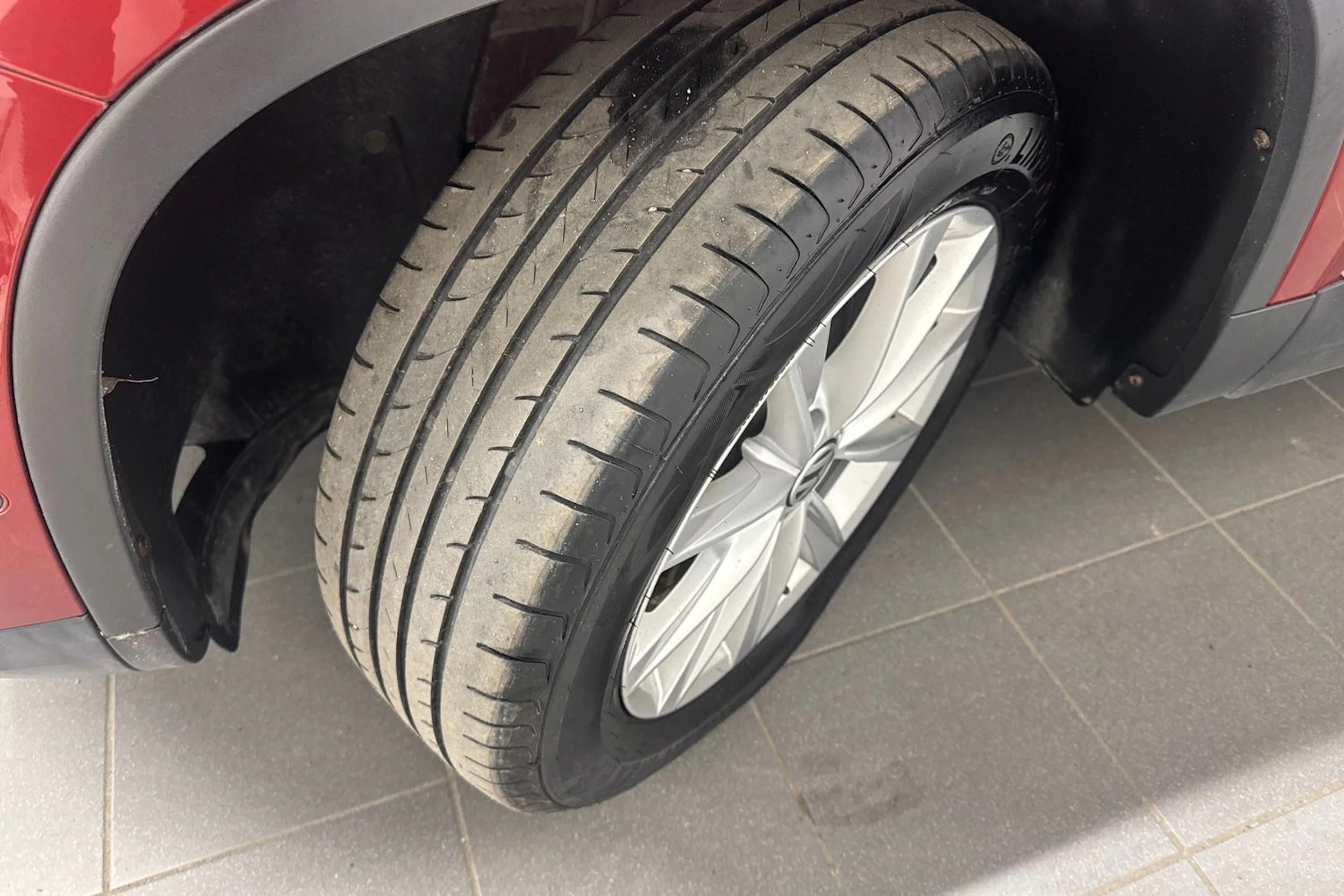 punainen Volkswagen Tiguan 2013 kuva 13.