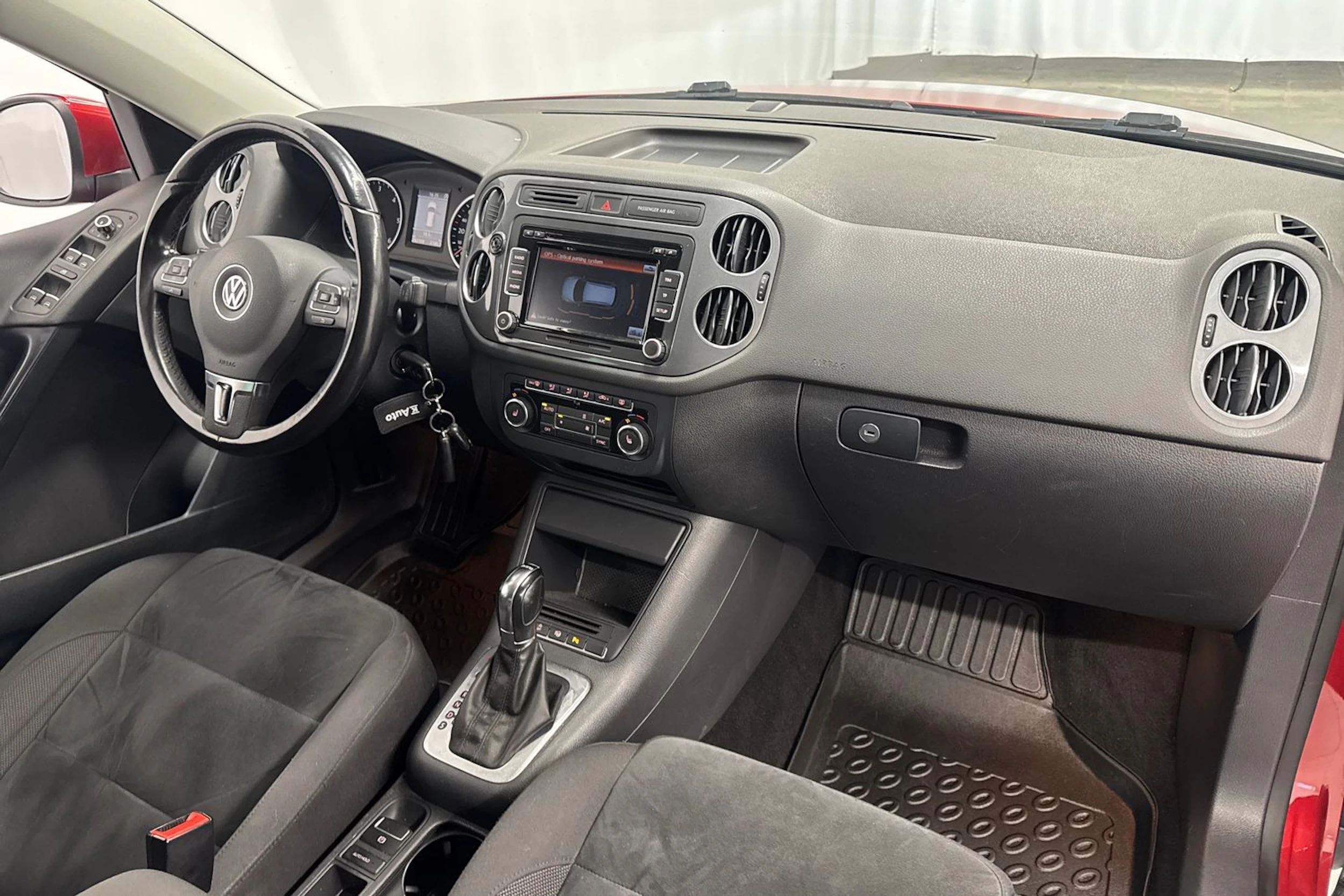 punainen Volkswagen Tiguan 2013 kuva 16.