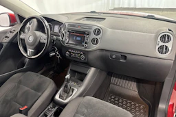 punainen Volkswagen Tiguan 2013 kuva 16.