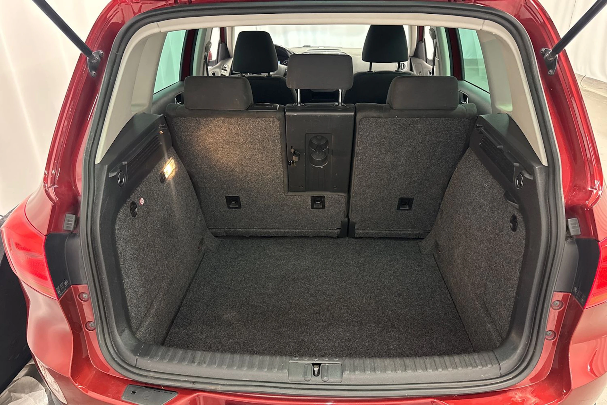 punainen Volkswagen Tiguan 2013 kuva 17.