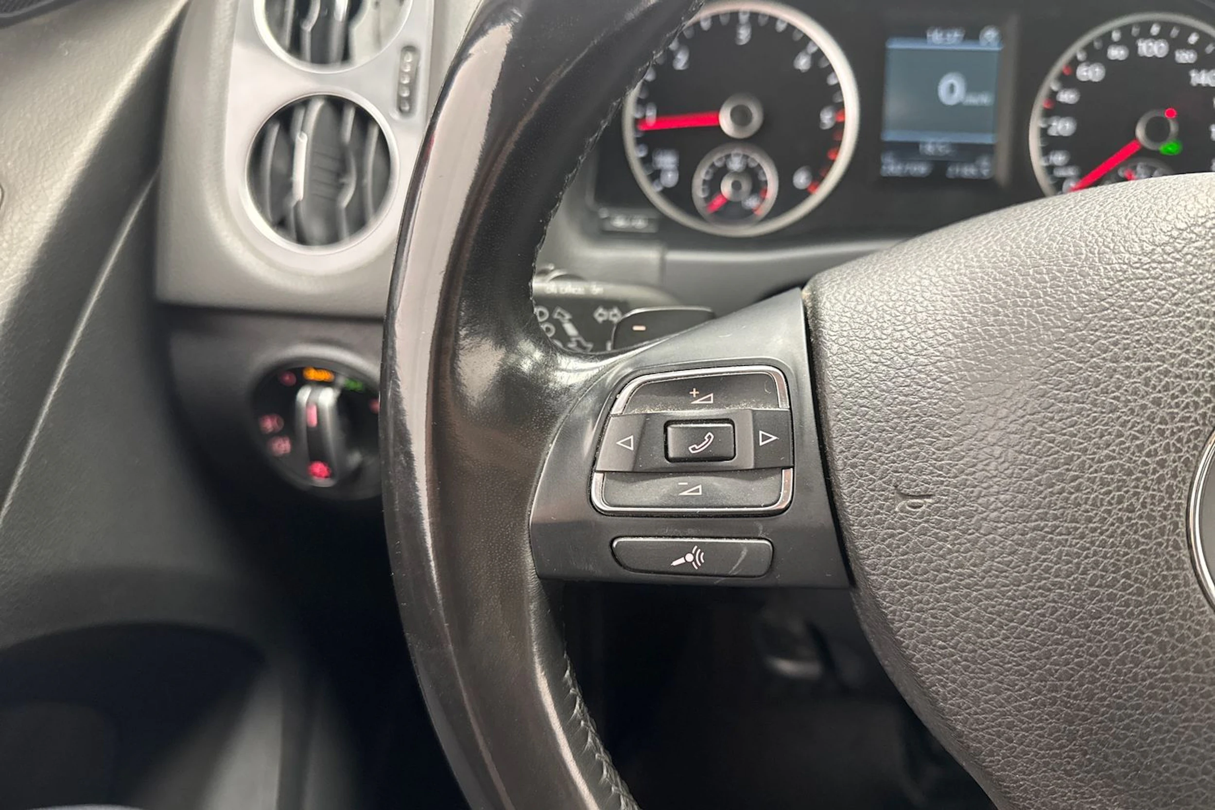 punainen Volkswagen Tiguan 2013 kuva 21.