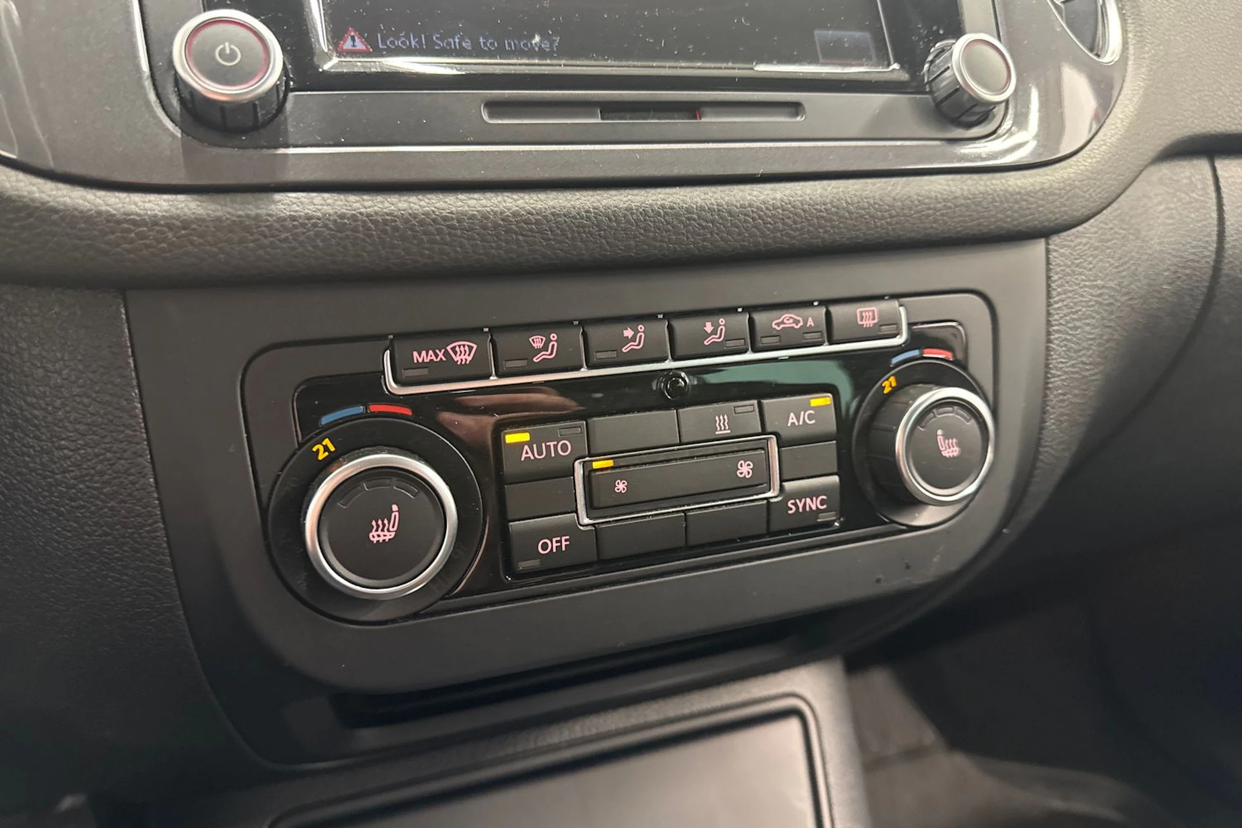 punainen Volkswagen Tiguan 2013 kuva 26.
