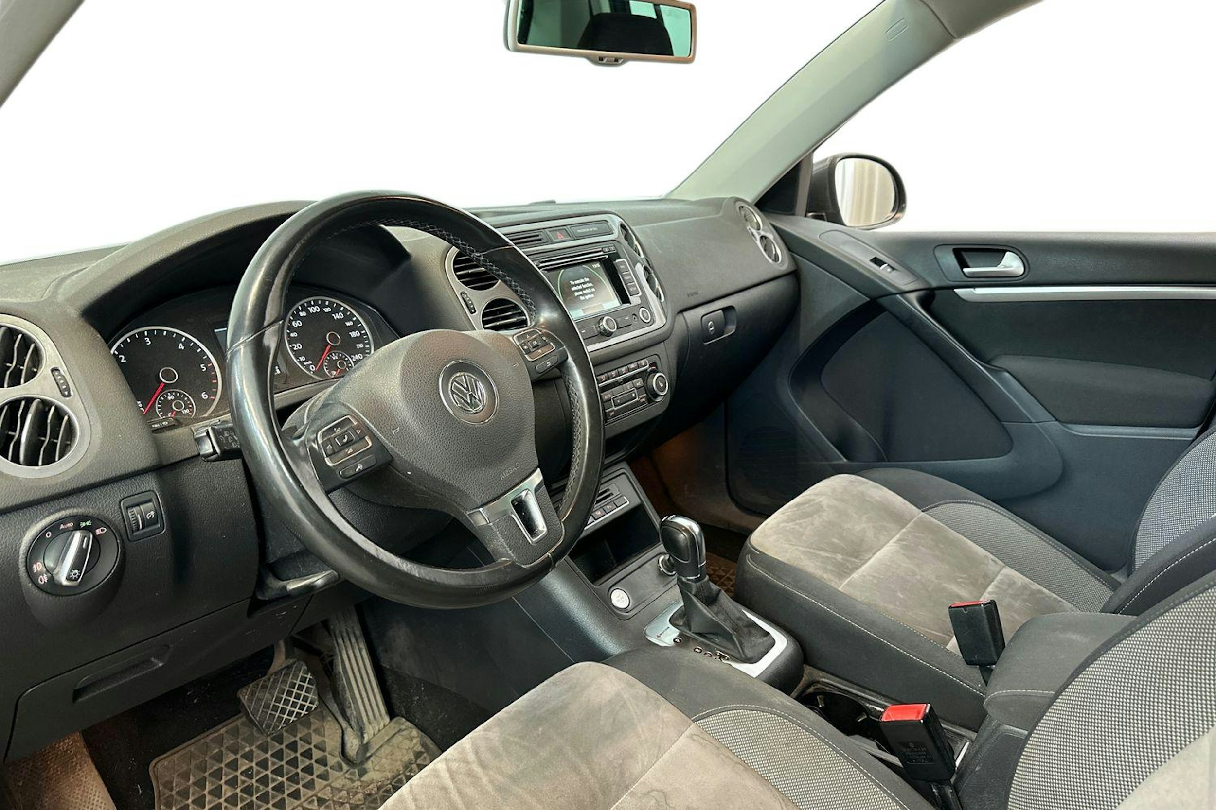 harmaa Volkswagen Tiguan 2014 kuva 3.