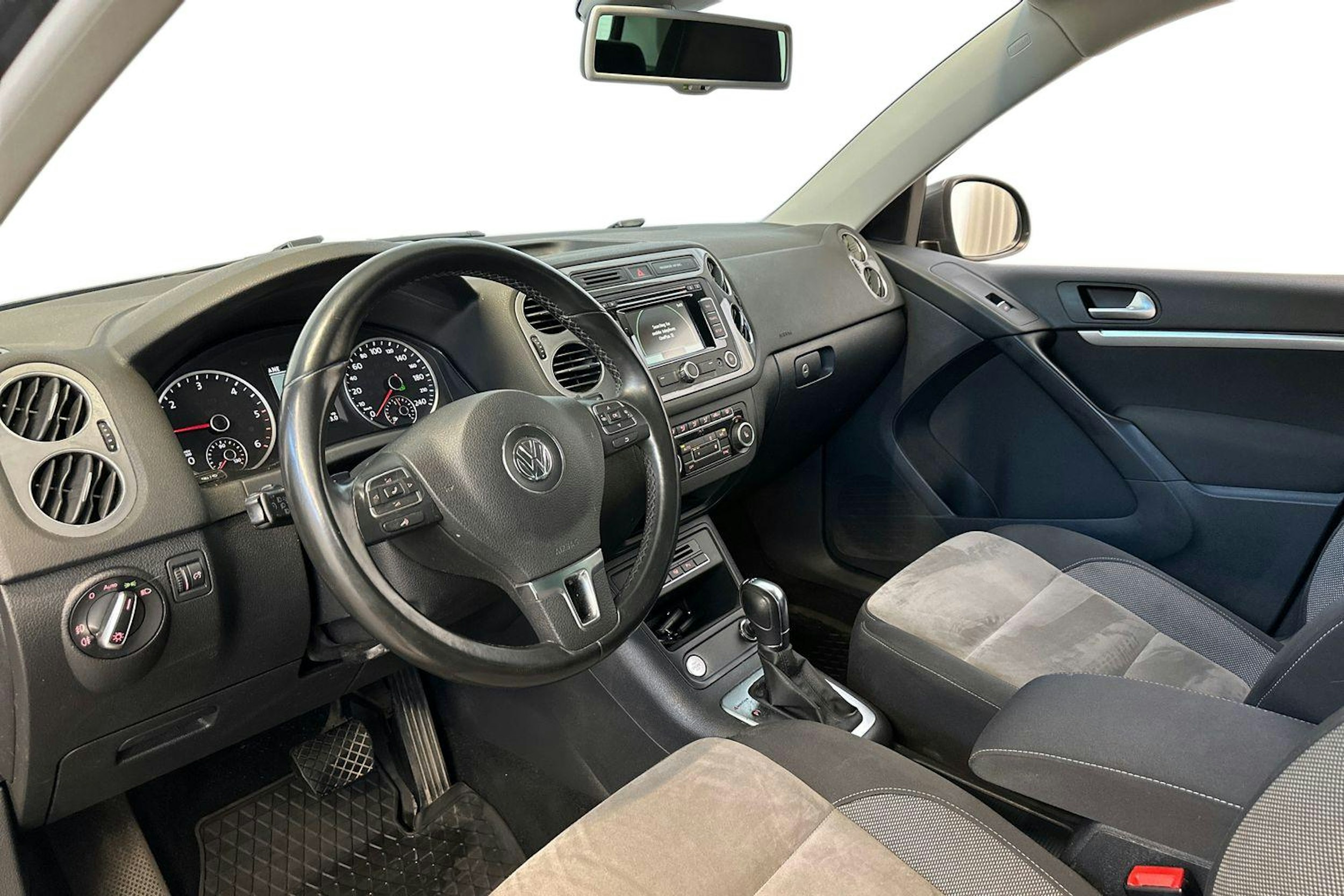 harmaa Volkswagen Tiguan 2014 kuva 7.