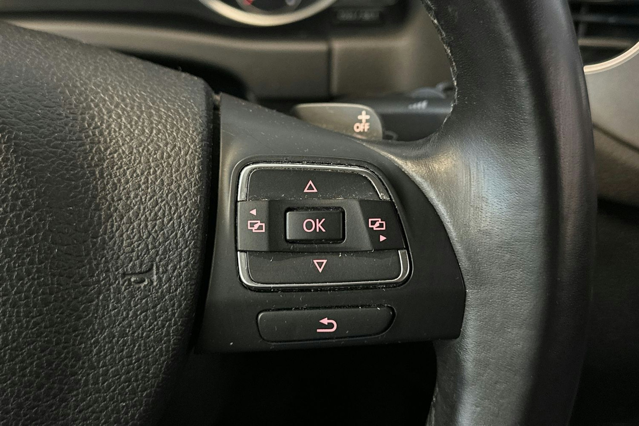 harmaa Volkswagen Tiguan 2014 kuva 19.