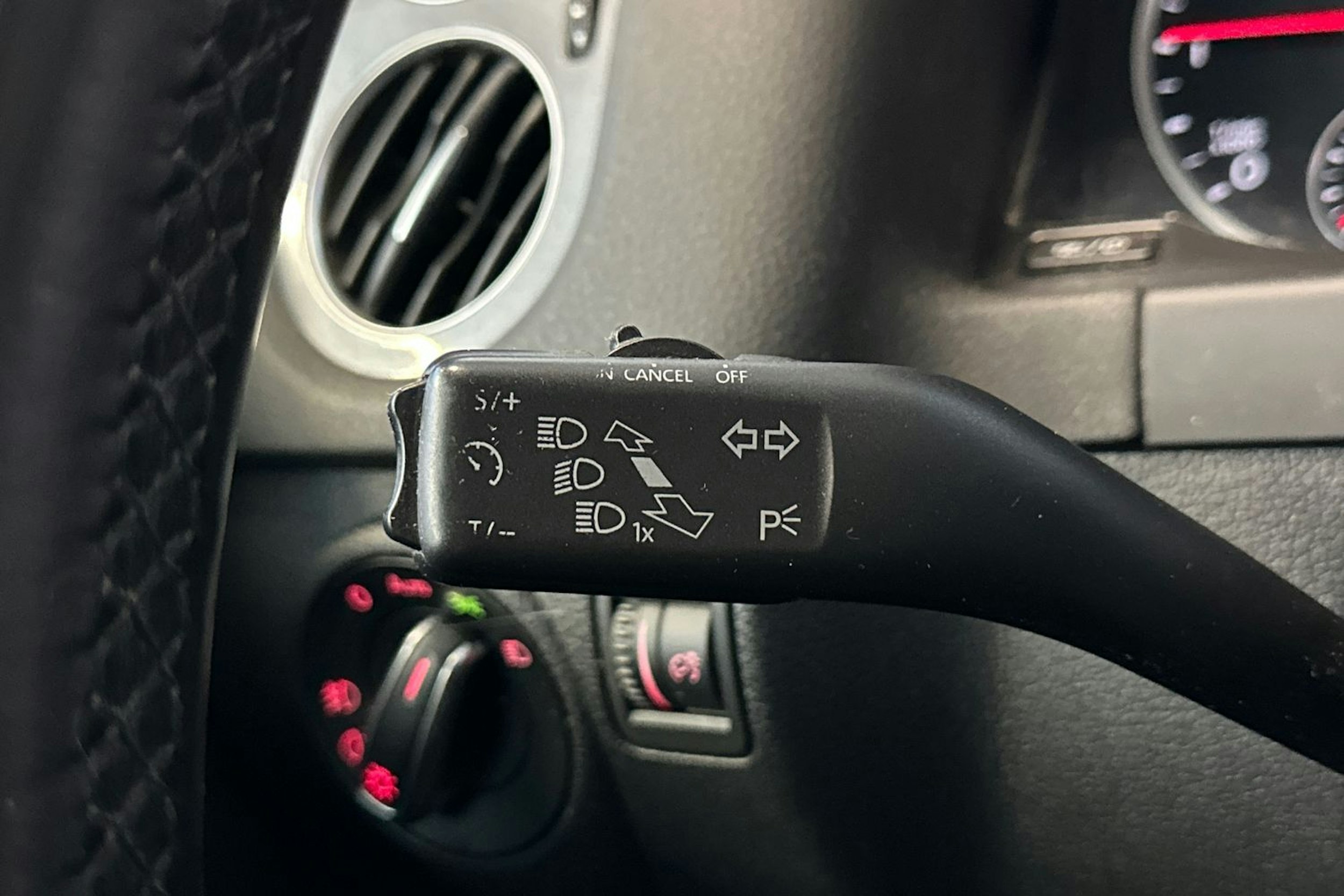 harmaa Volkswagen Tiguan 2014 kuva 20.