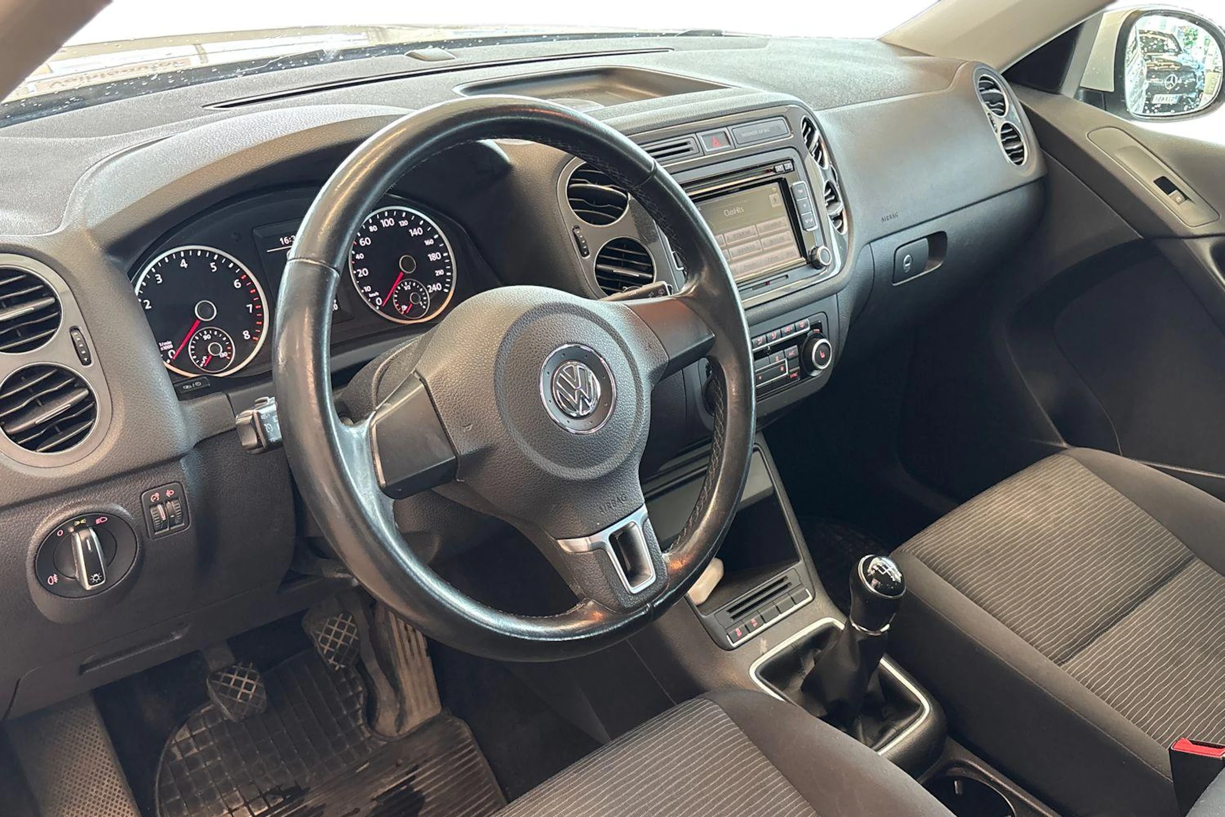 valkoinen Volkswagen Tiguan 2014 kuva 3.