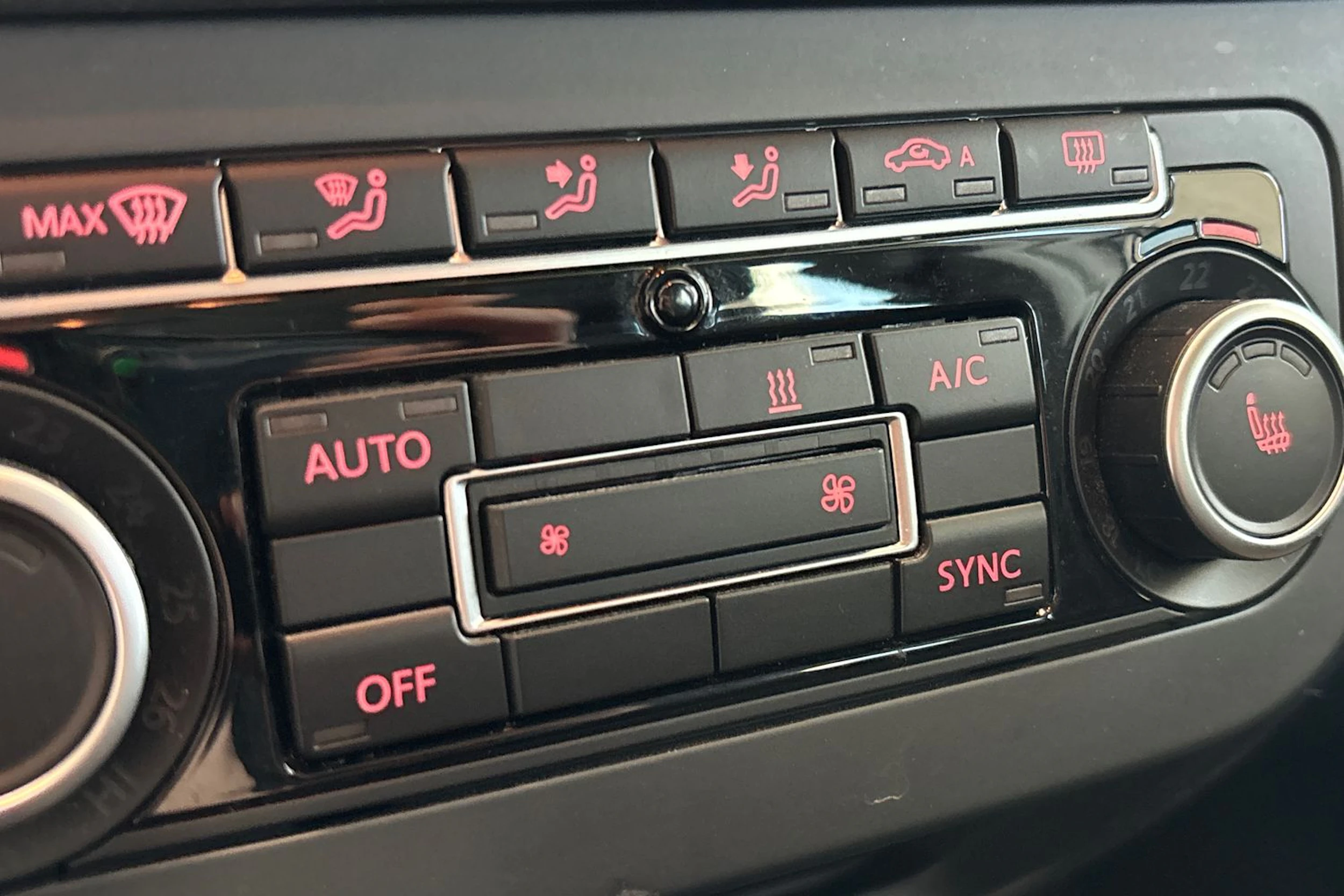 valkoinen Volkswagen Tiguan 2014 kuva 4.