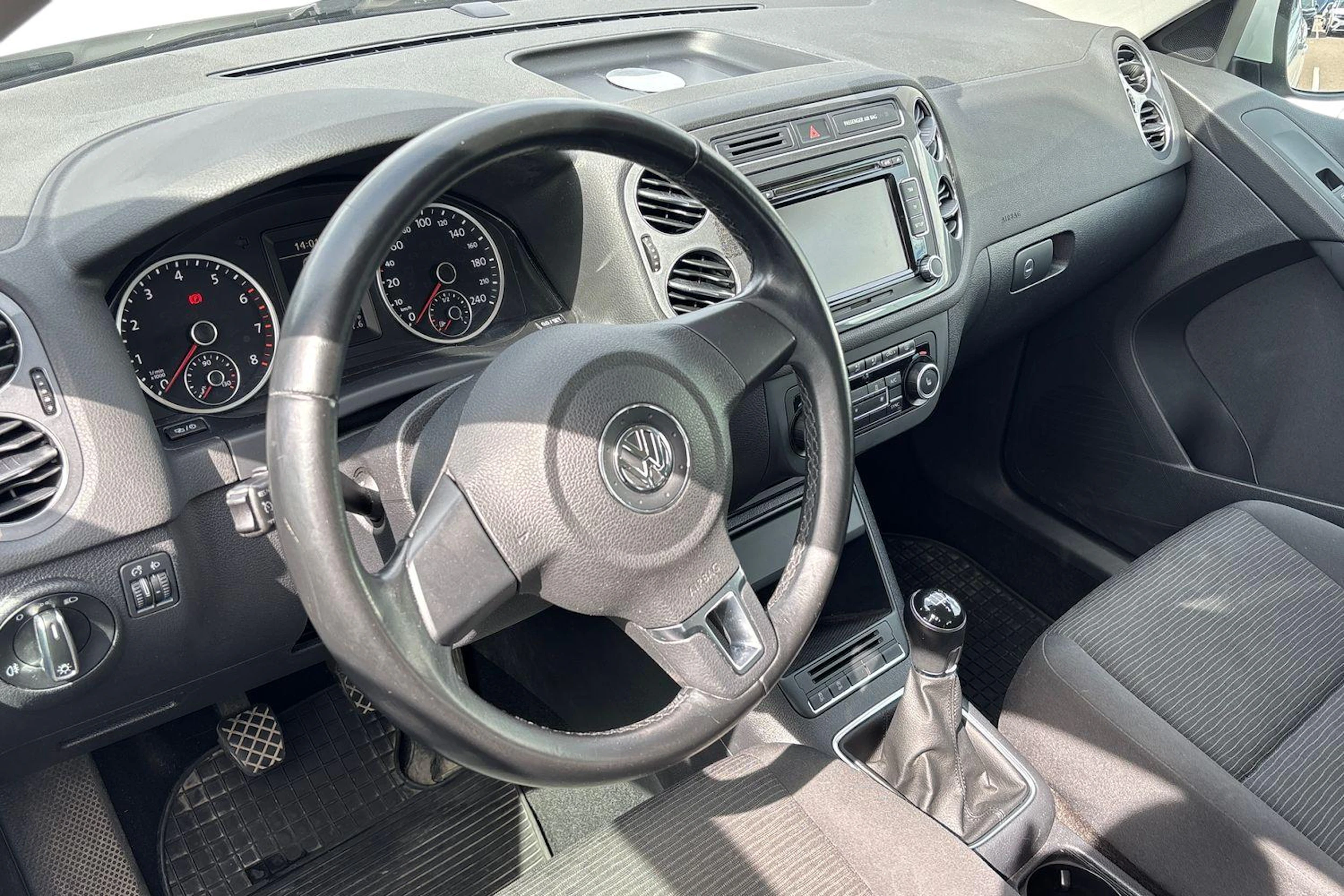 valkoinen Volkswagen Tiguan 2014 kuva 6.