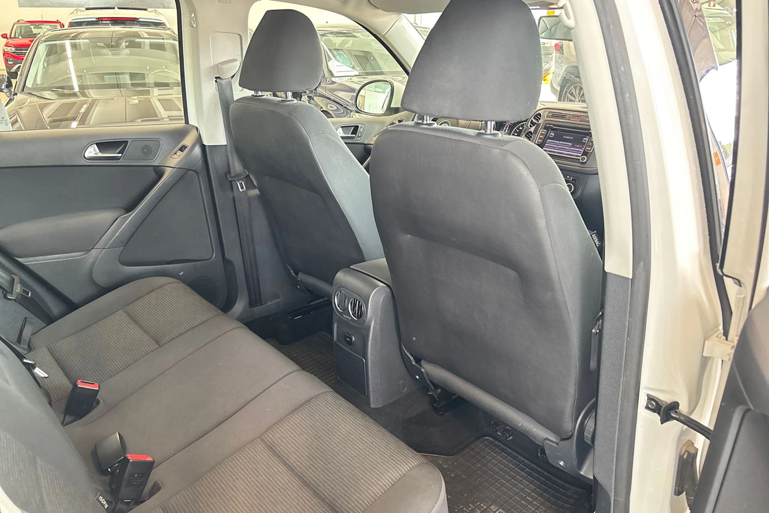 valkoinen Volkswagen Tiguan 2014 kuva 17.