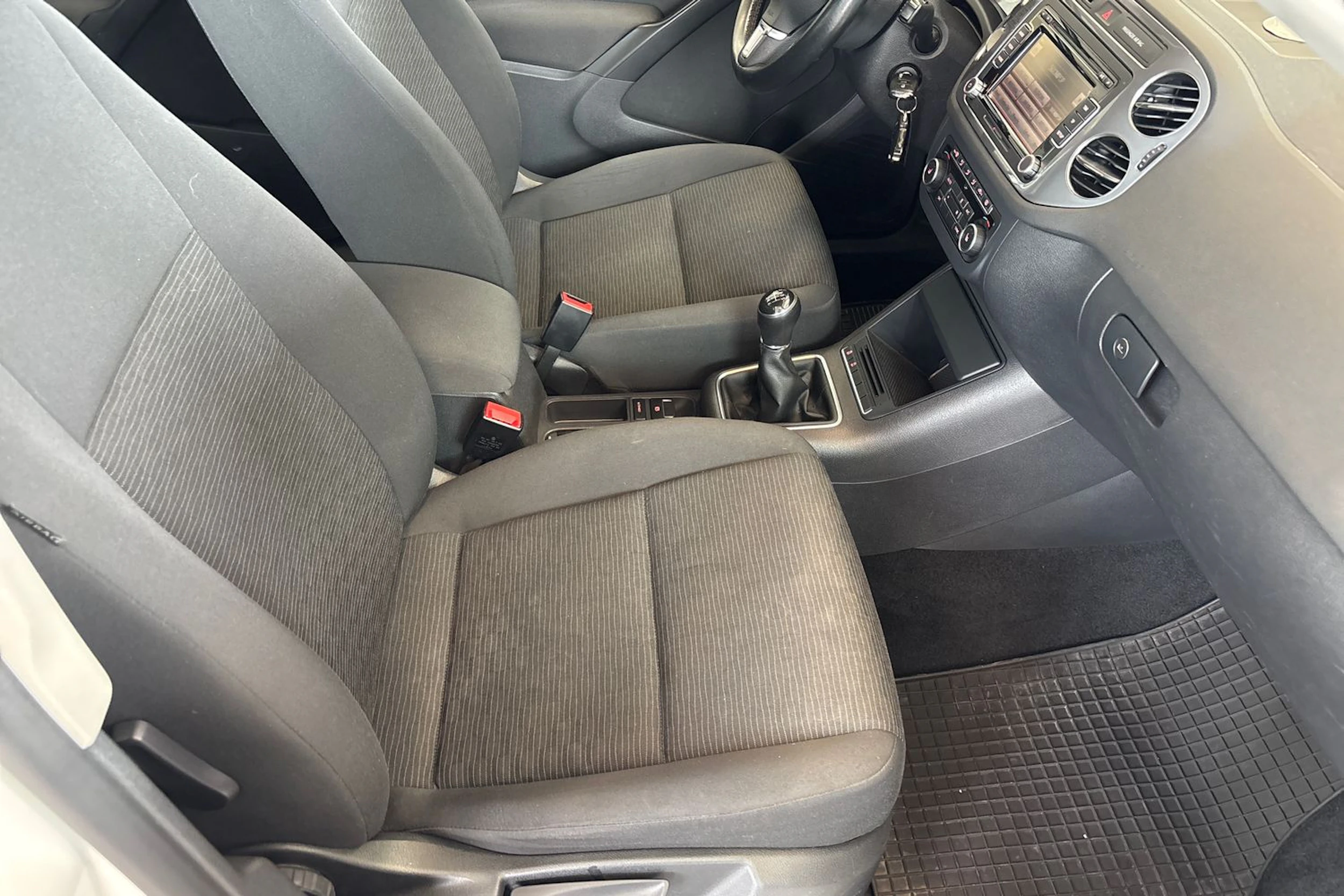 valkoinen Volkswagen Tiguan 2014 kuva 18.