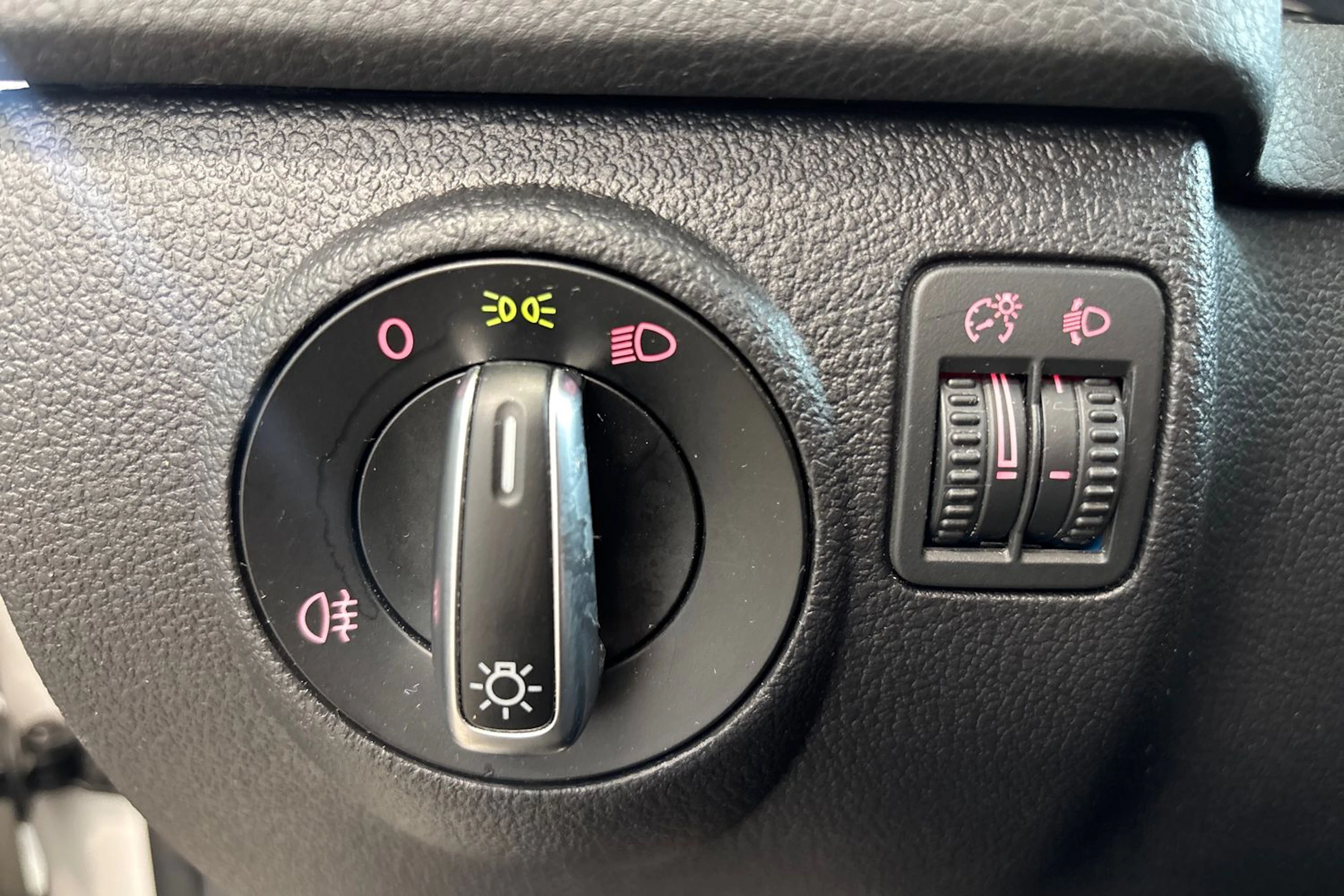 valkoinen Volkswagen Tiguan 2014 kuva 21.