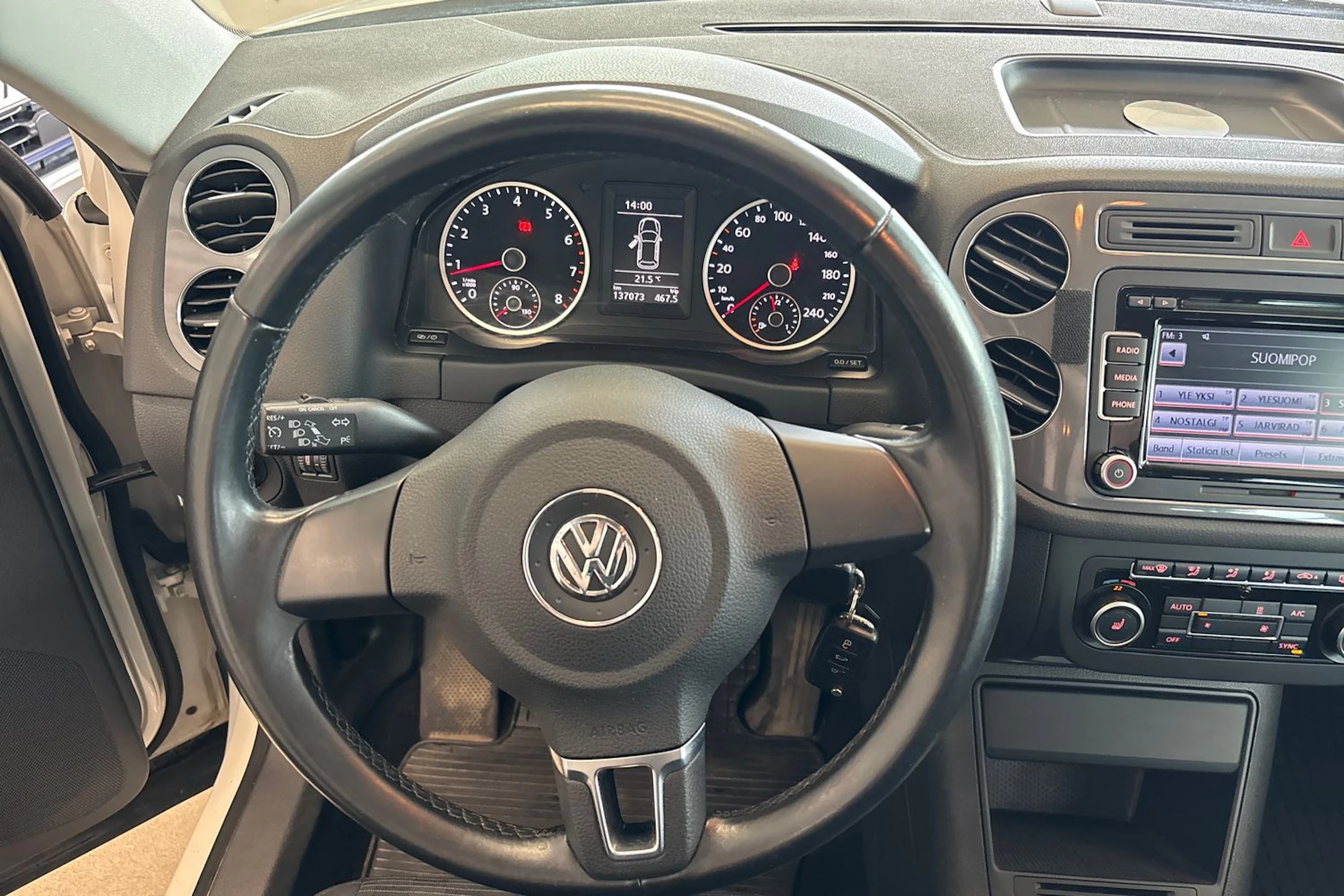 valkoinen Volkswagen Tiguan 2014 kuva 35.
