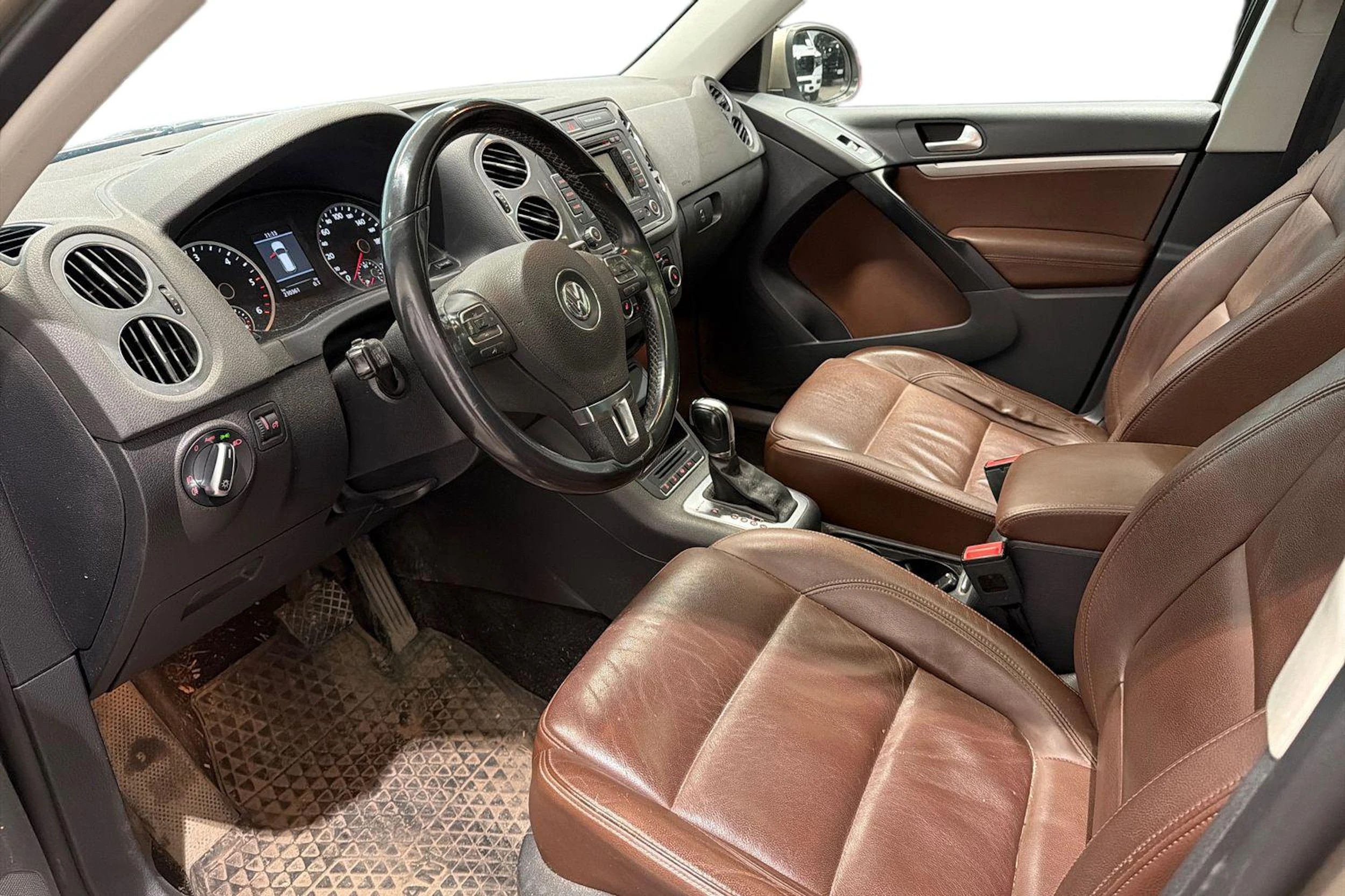 ruskea (beige) Volkswagen Tiguan 2014 kuva 3.