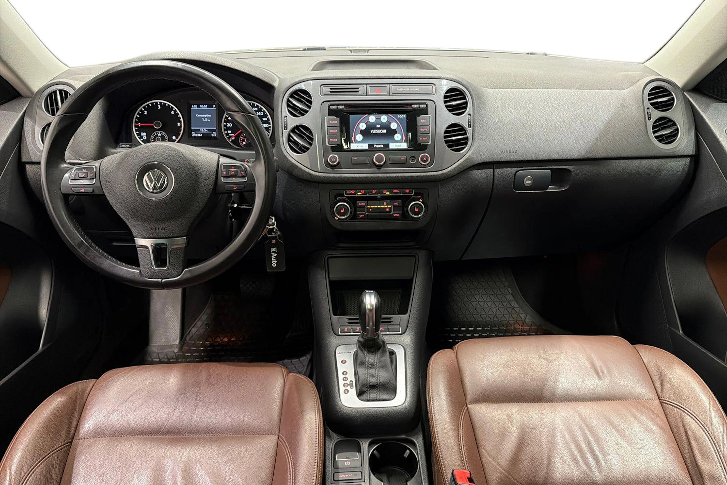 ruskea (beige) Volkswagen Tiguan 2014 kuva 9.