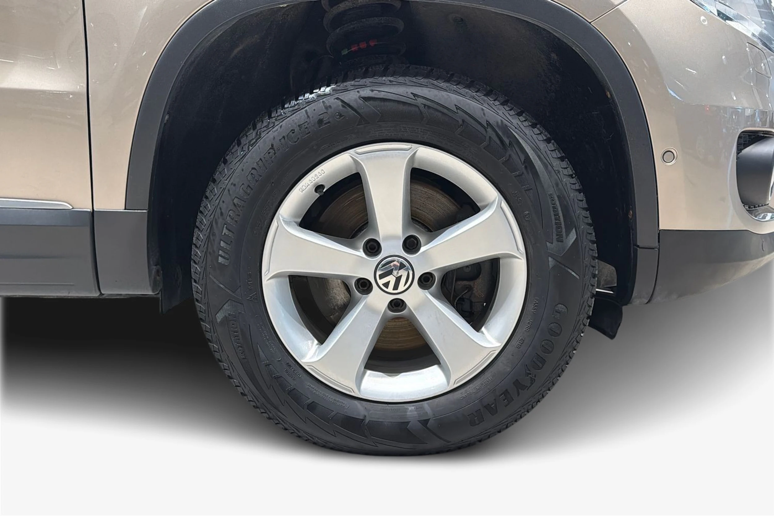 ruskea (beige) Volkswagen Tiguan 2014 kuva 12.