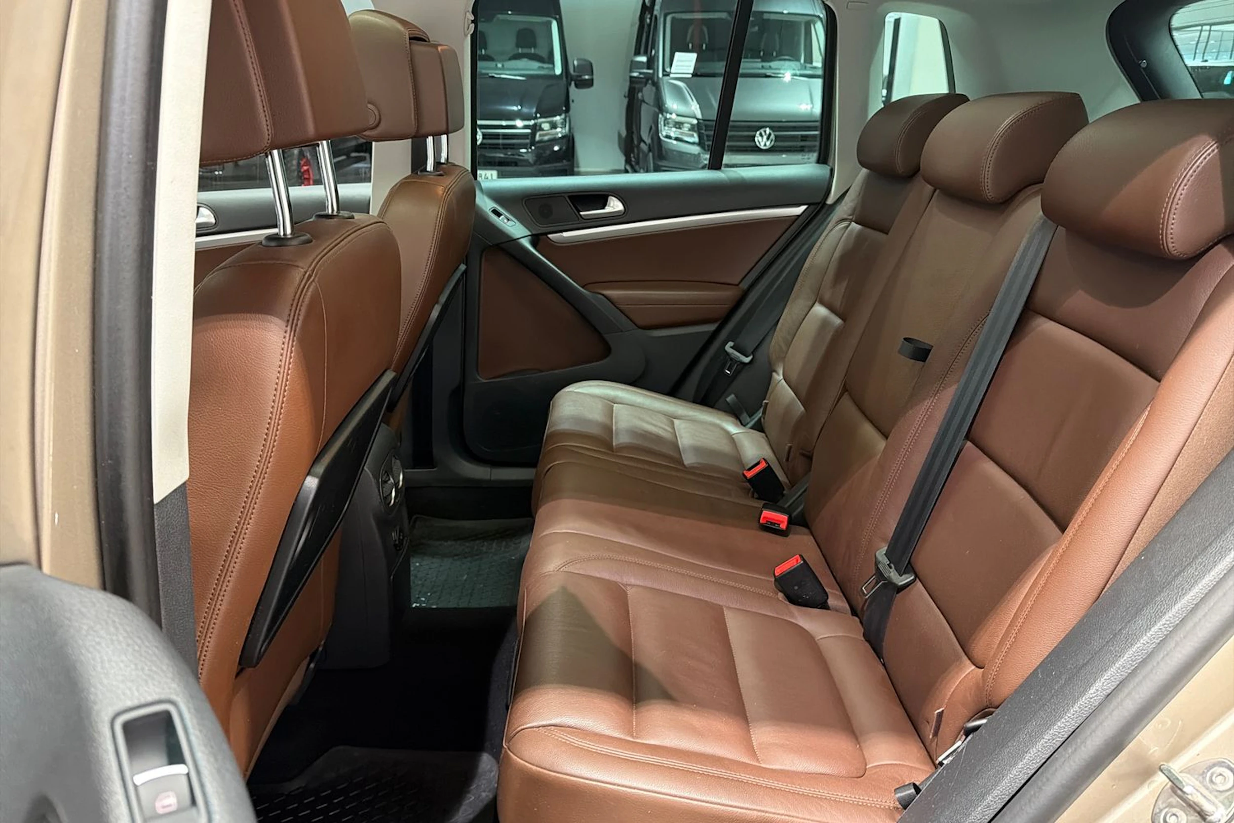 ruskea (beige) Volkswagen Tiguan 2014 kuva 15.