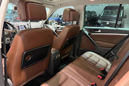 ruskea (beige) Volkswagen Tiguan 2014 kuva 16.