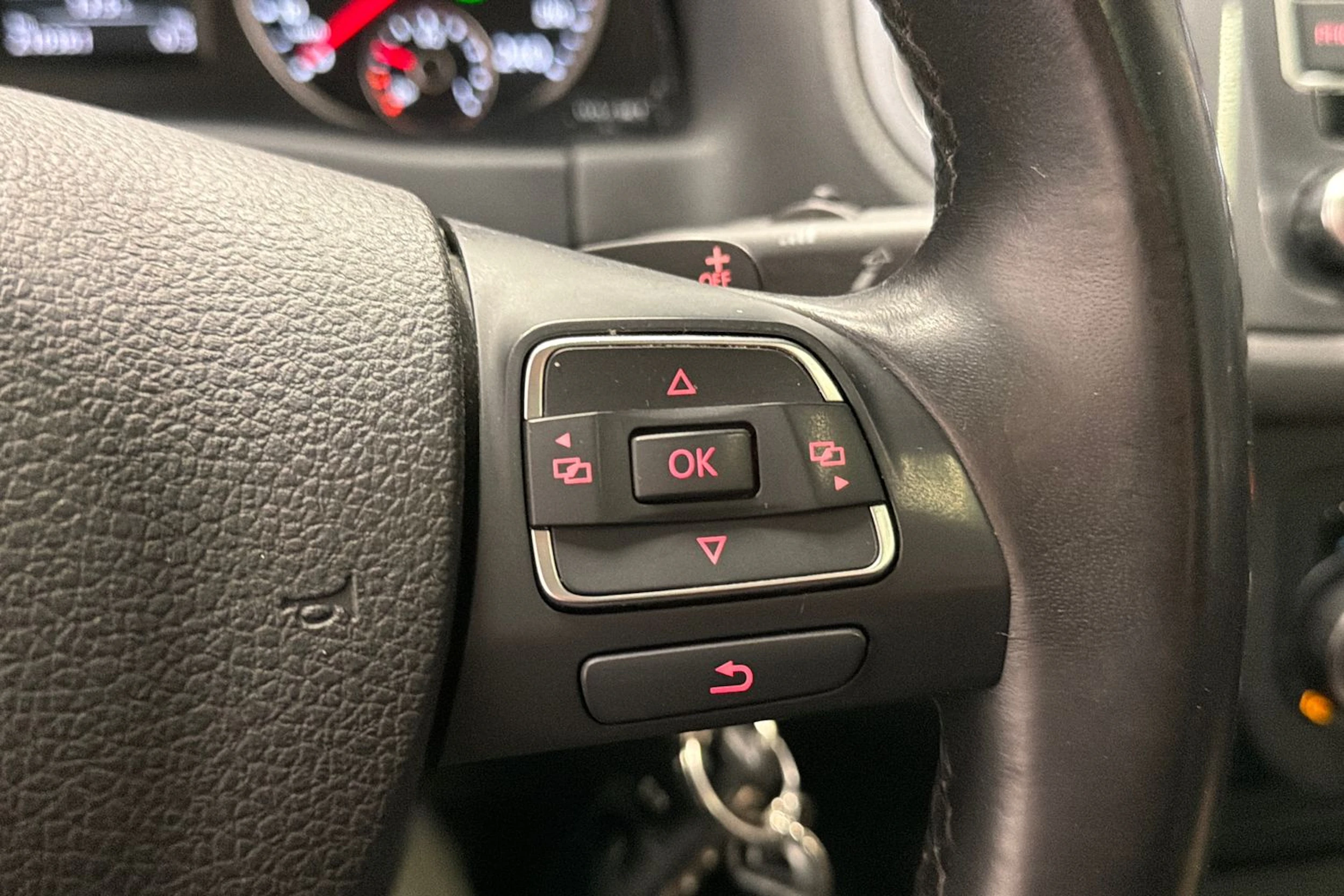 ruskea (beige) Volkswagen Tiguan 2014 kuva 21.