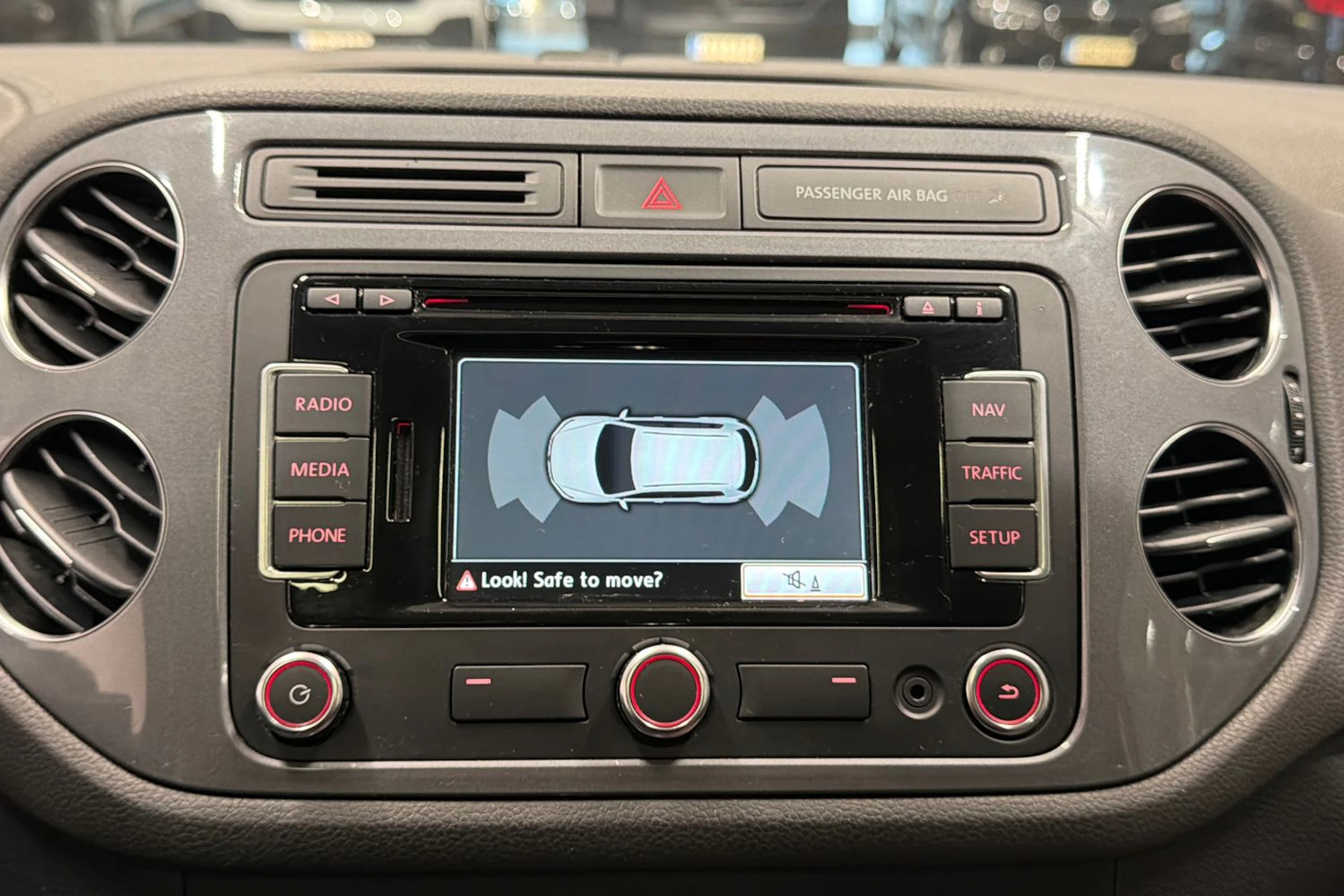 ruskea (beige) Volkswagen Tiguan 2014 kuva 24.