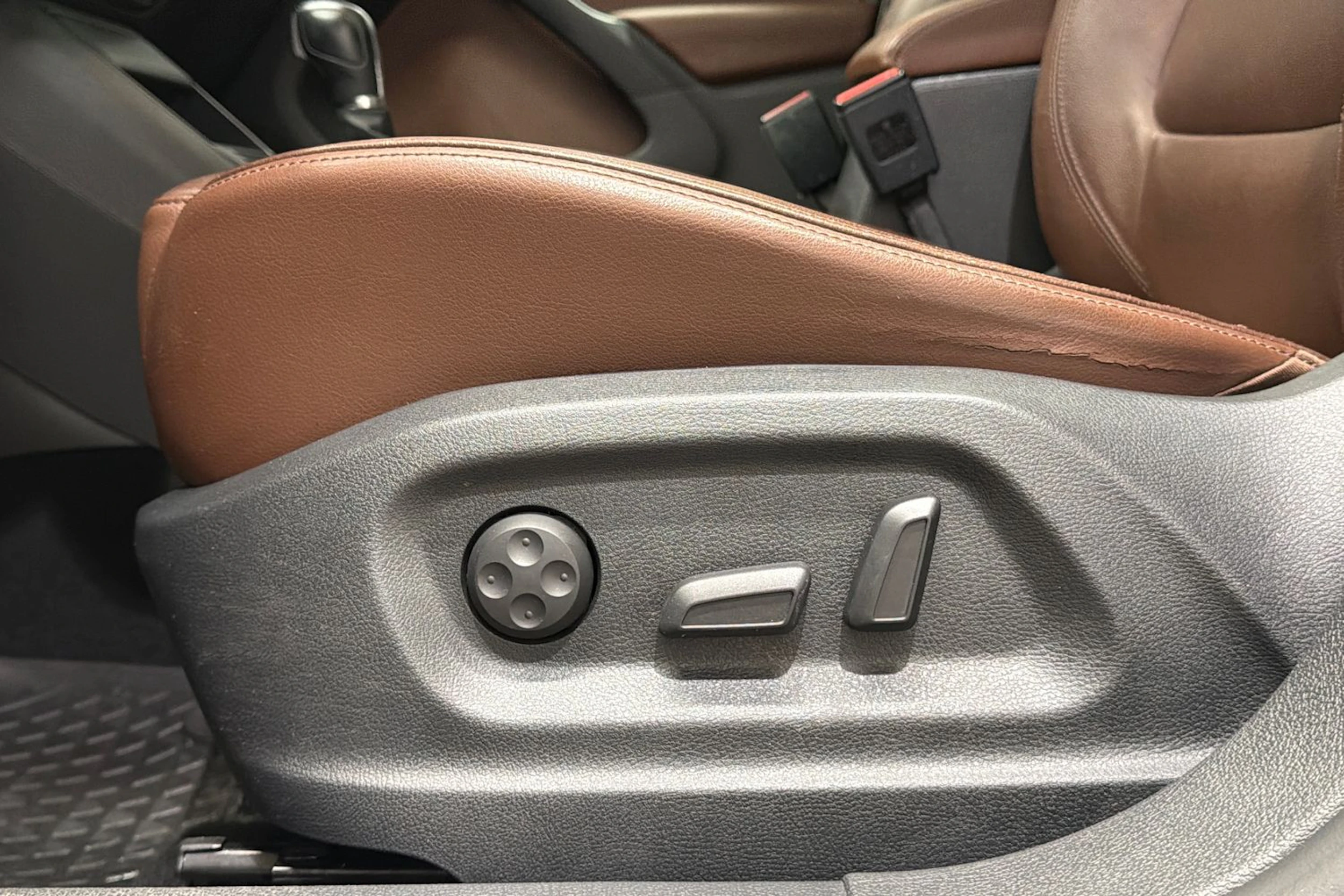 ruskea (beige) Volkswagen Tiguan 2014 kuva 29.