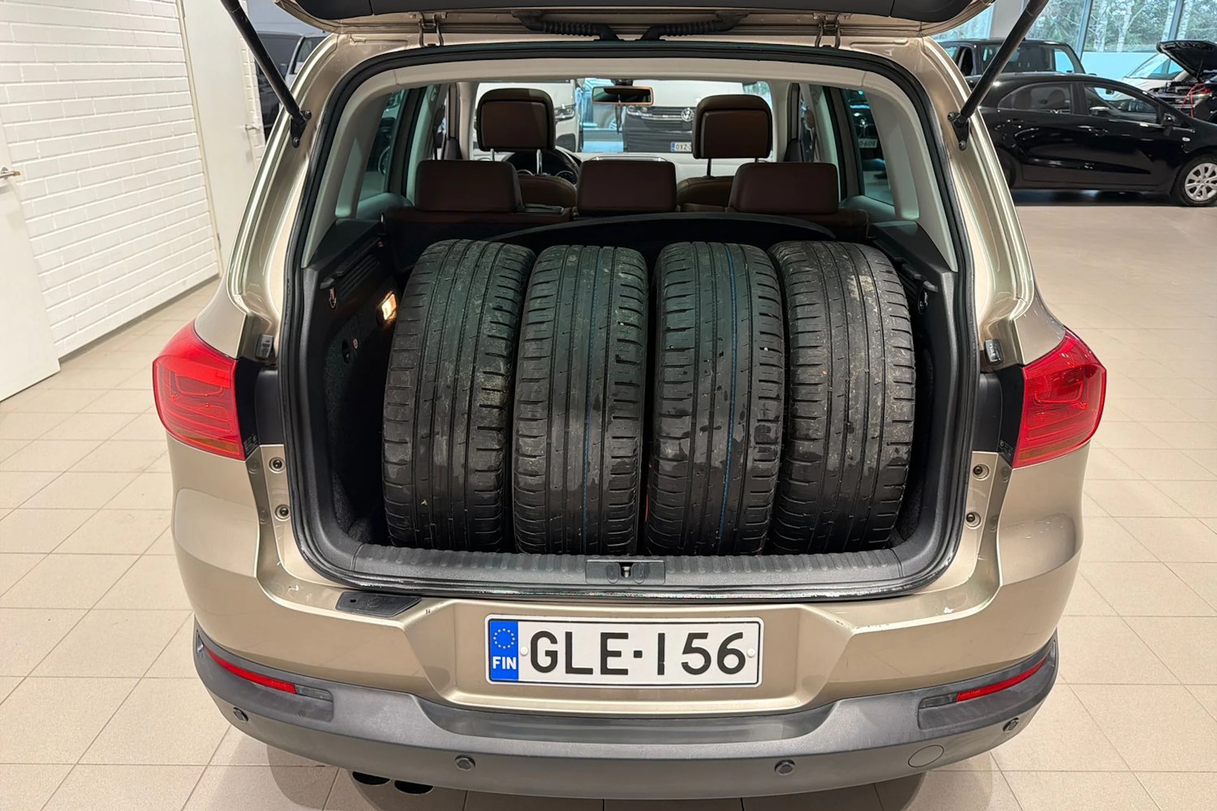 ruskea (beige) Volkswagen Tiguan 2014 kuva 31.