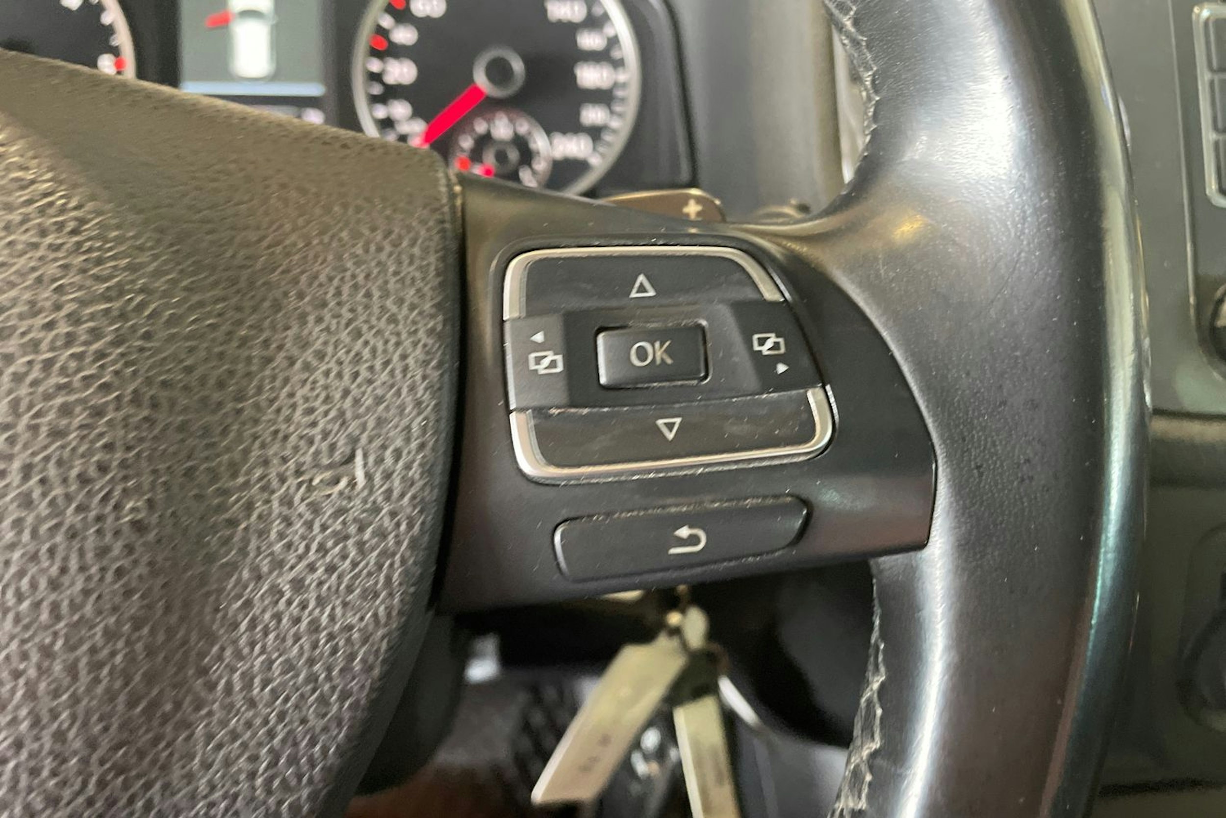 ruskea (beige) Volkswagen Tiguan 2014 kuva 17.