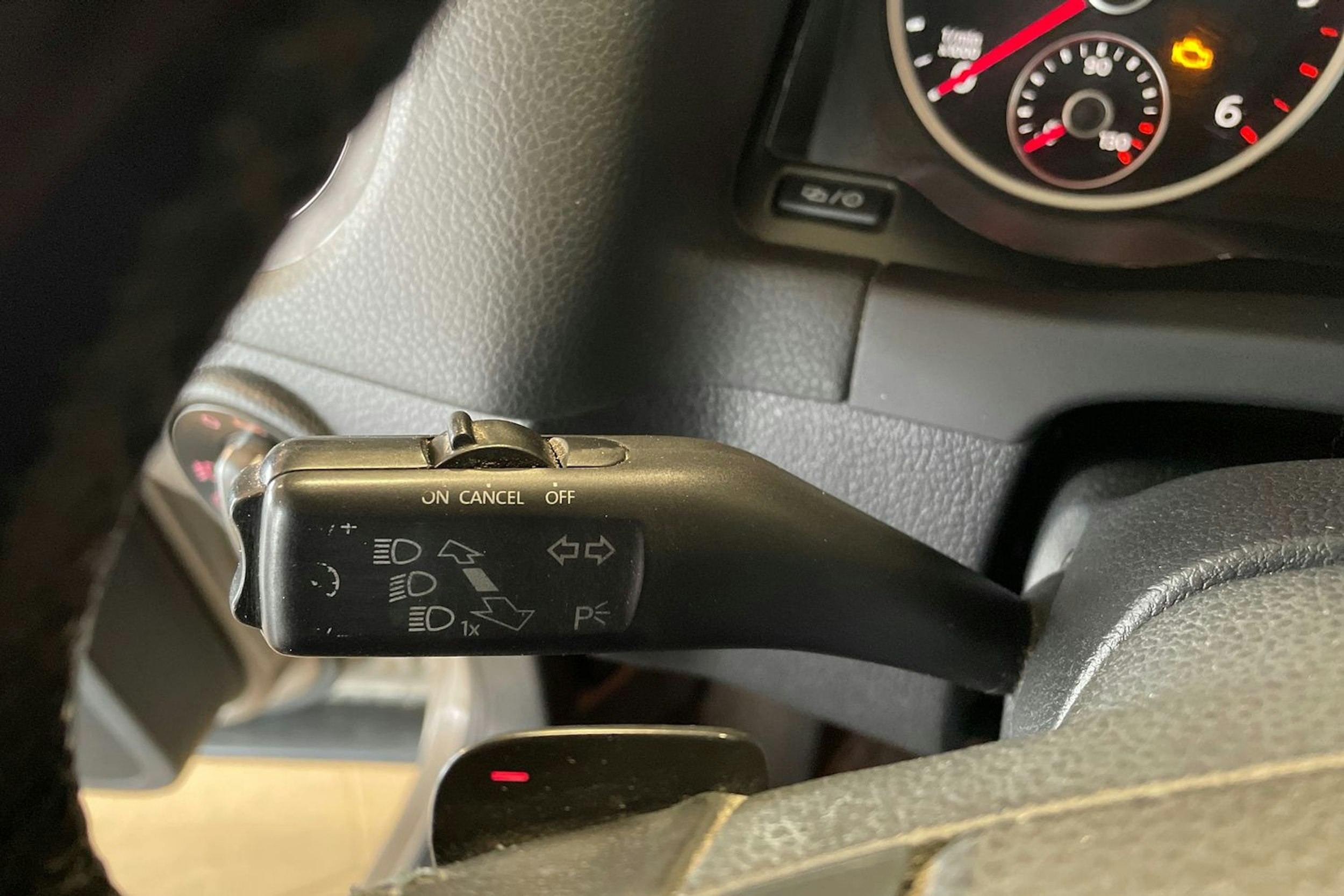 ruskea (beige) Volkswagen Tiguan 2014 kuva 18.