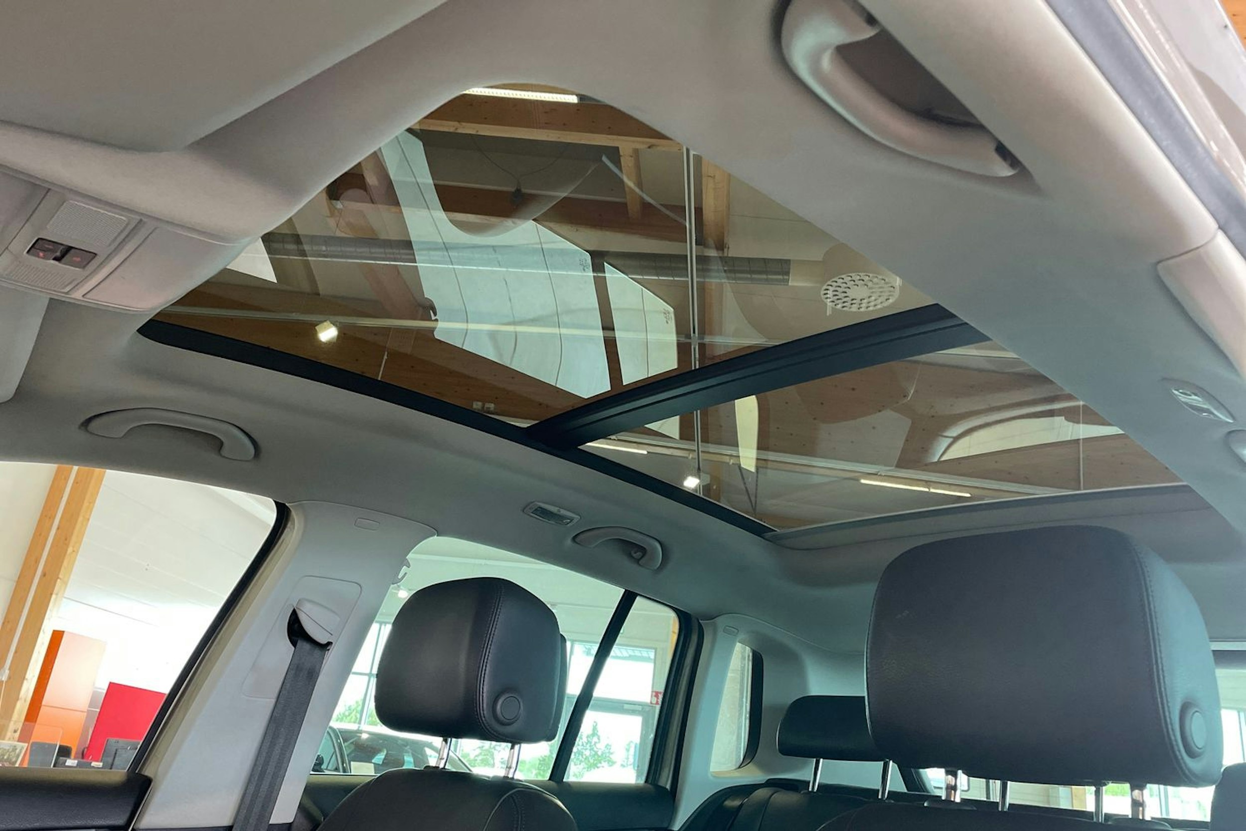 ruskea (beige) Volkswagen Tiguan 2014 kuva 19.