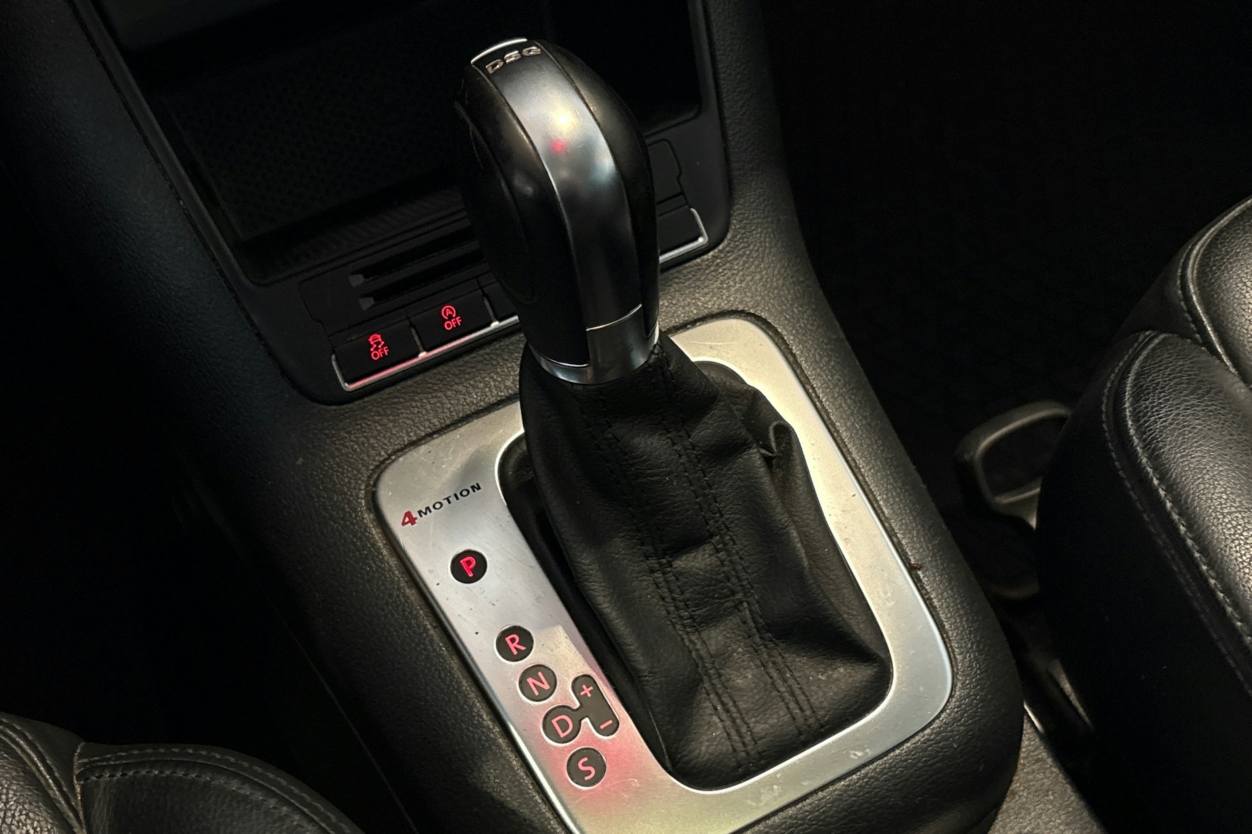 ruskea (beige) Volkswagen Tiguan 2014 kuva 25.
