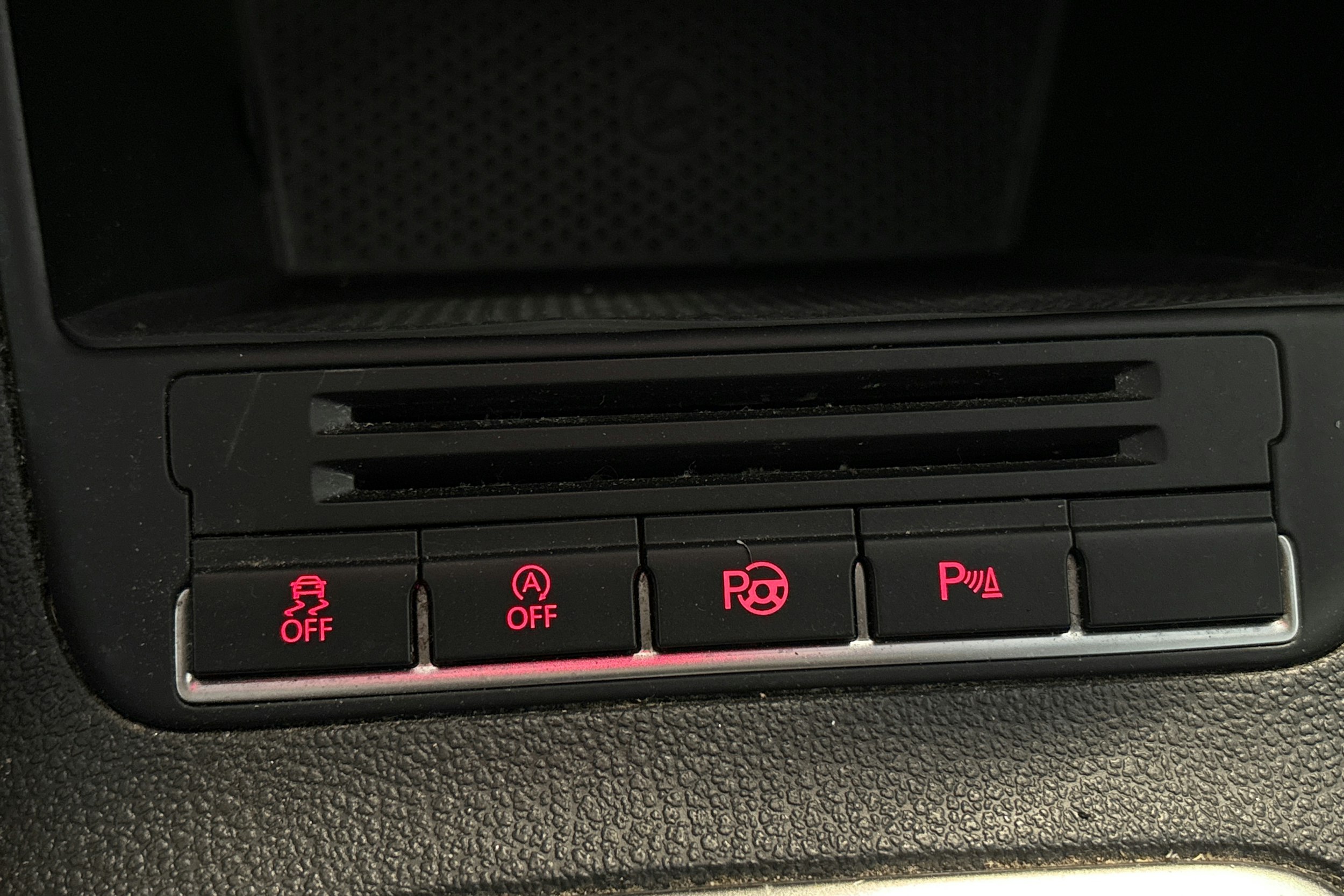 ruskea (beige) Volkswagen Tiguan 2014 kuva 26.