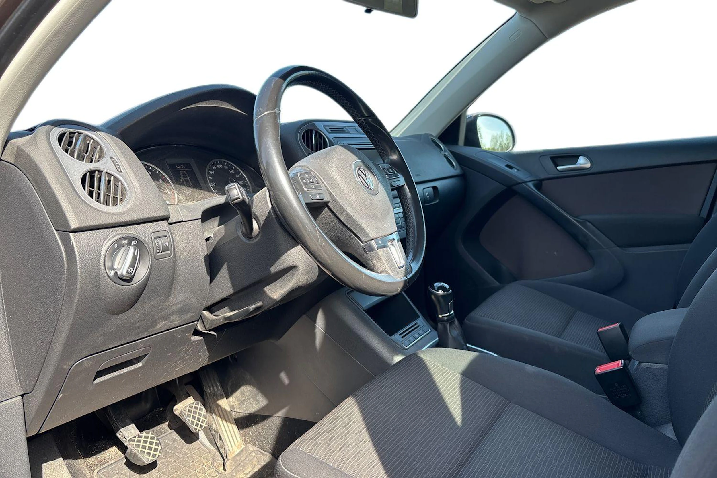 Ruskea (beige) Volkswagen Tiguan 2014 kuva 3.